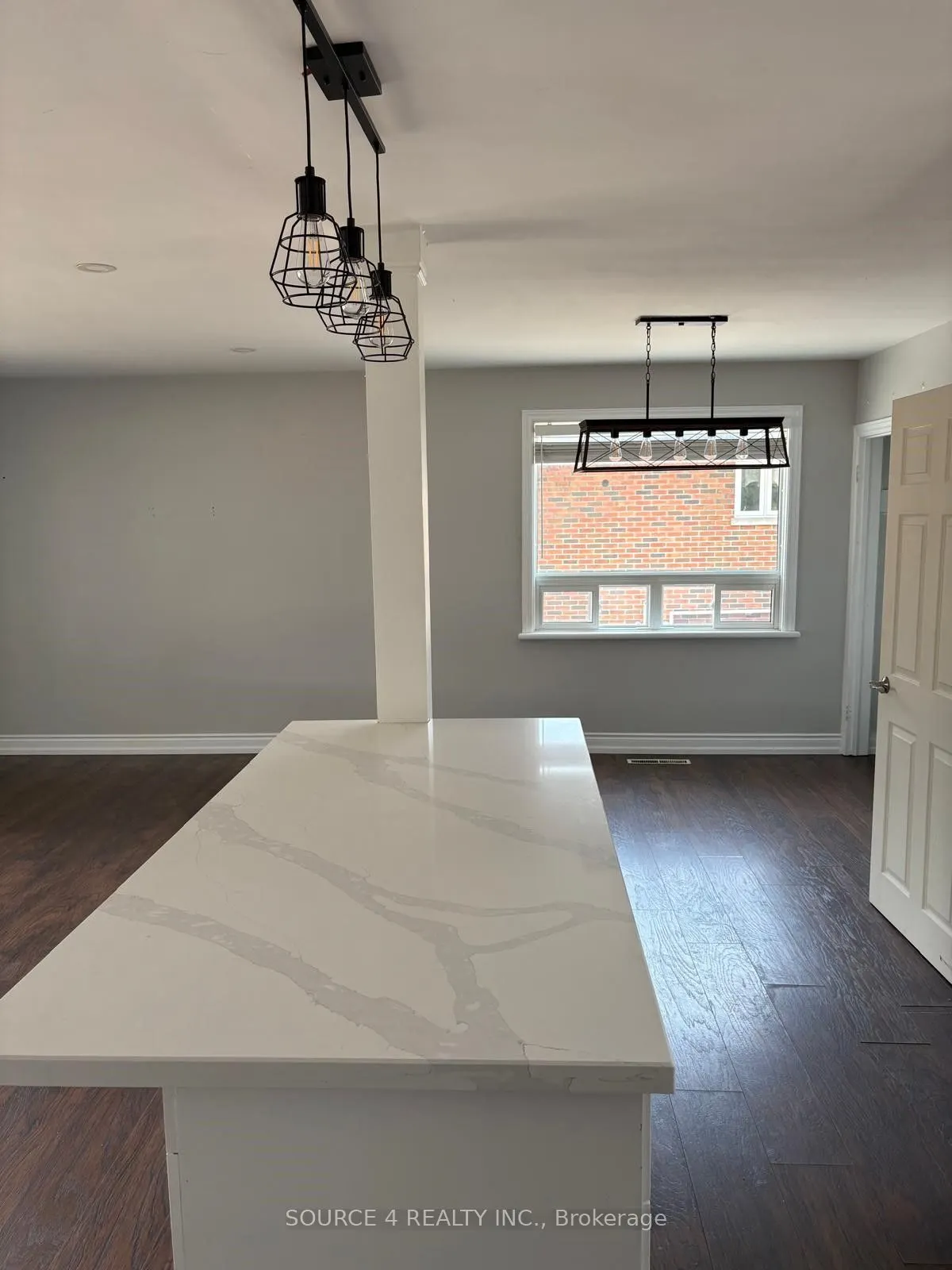 489 Rossland Road W