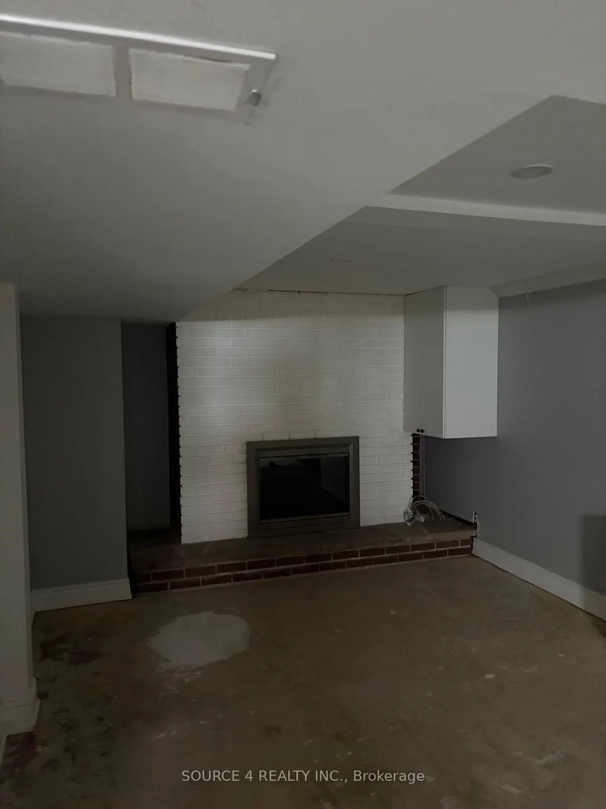 489 Rossland Road W