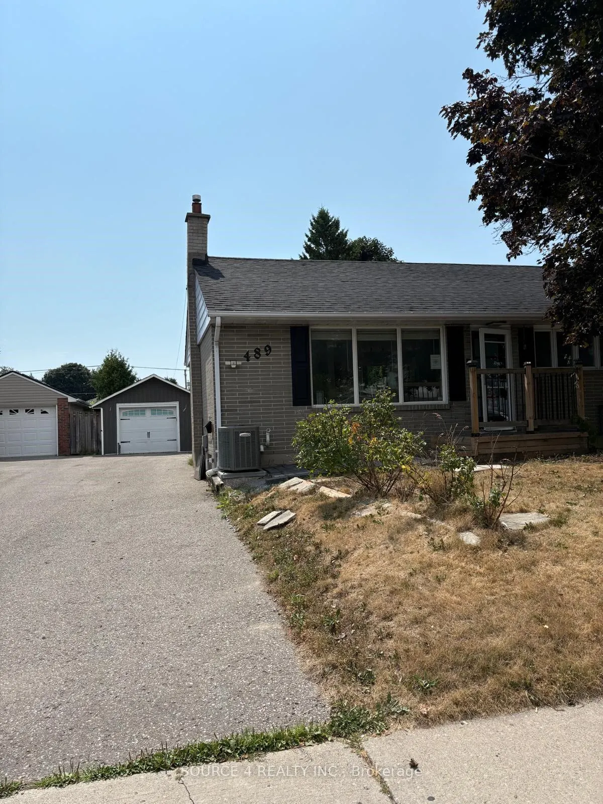 489 Rossland Road W