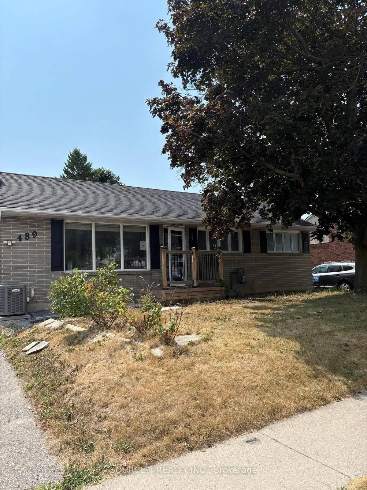 489 Rossland Road W