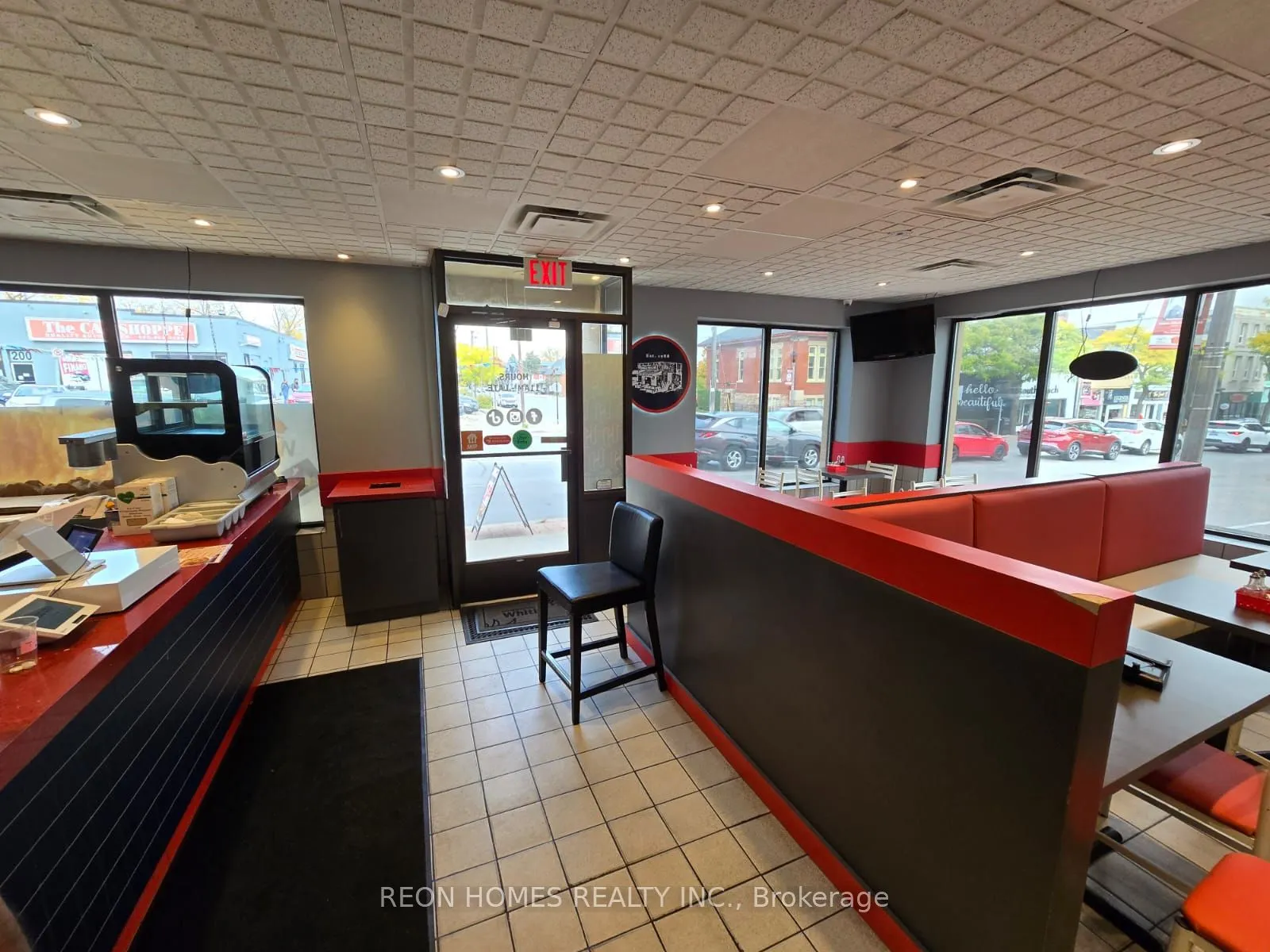 201 Dundas Street W