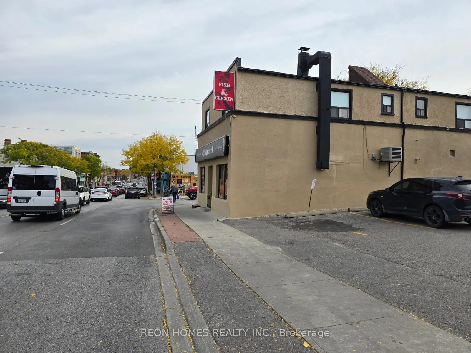 201 Dundas Street W