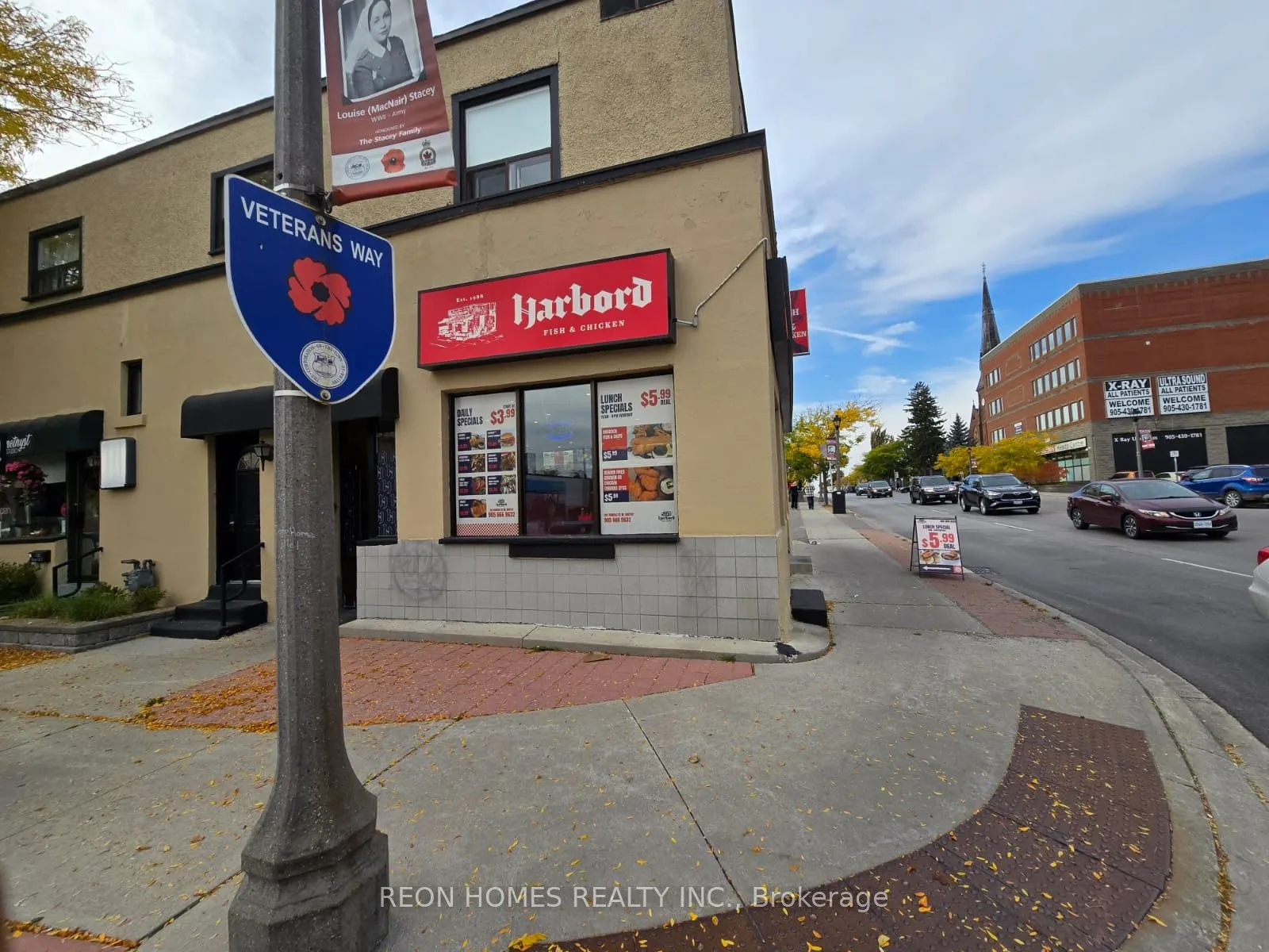 201 Dundas Street W