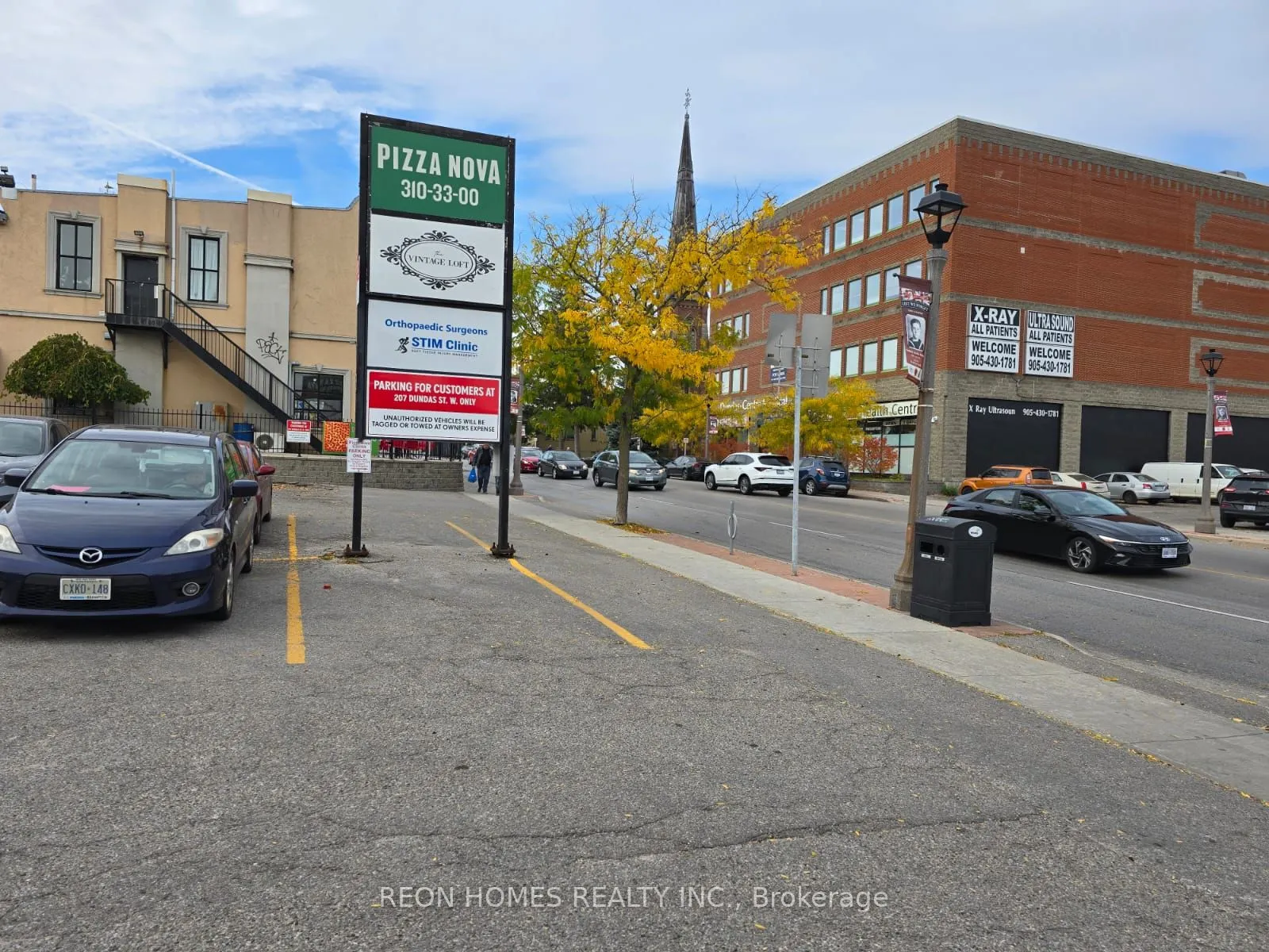 201 Dundas Street W