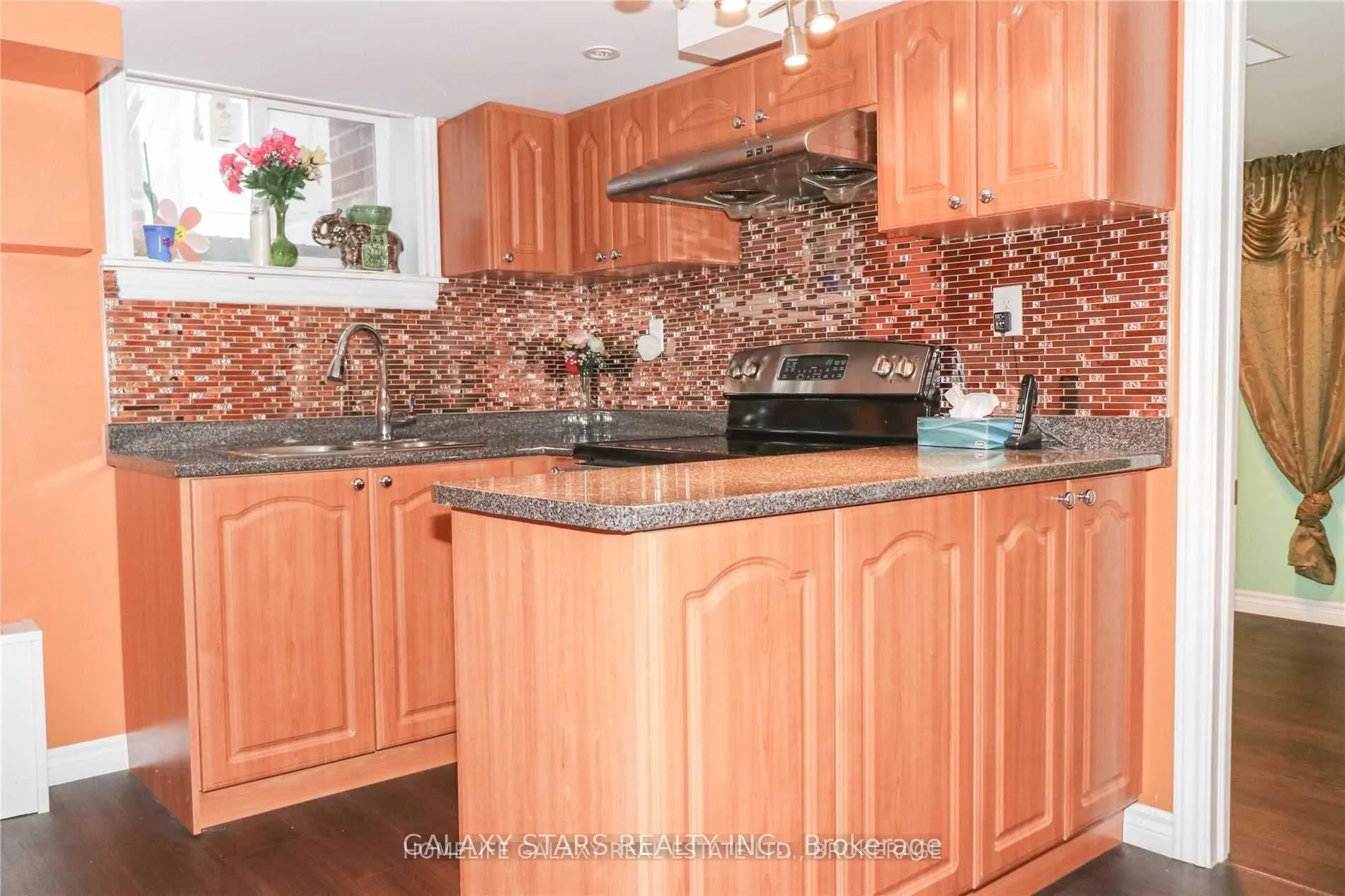 82 Nelson Street, #Main