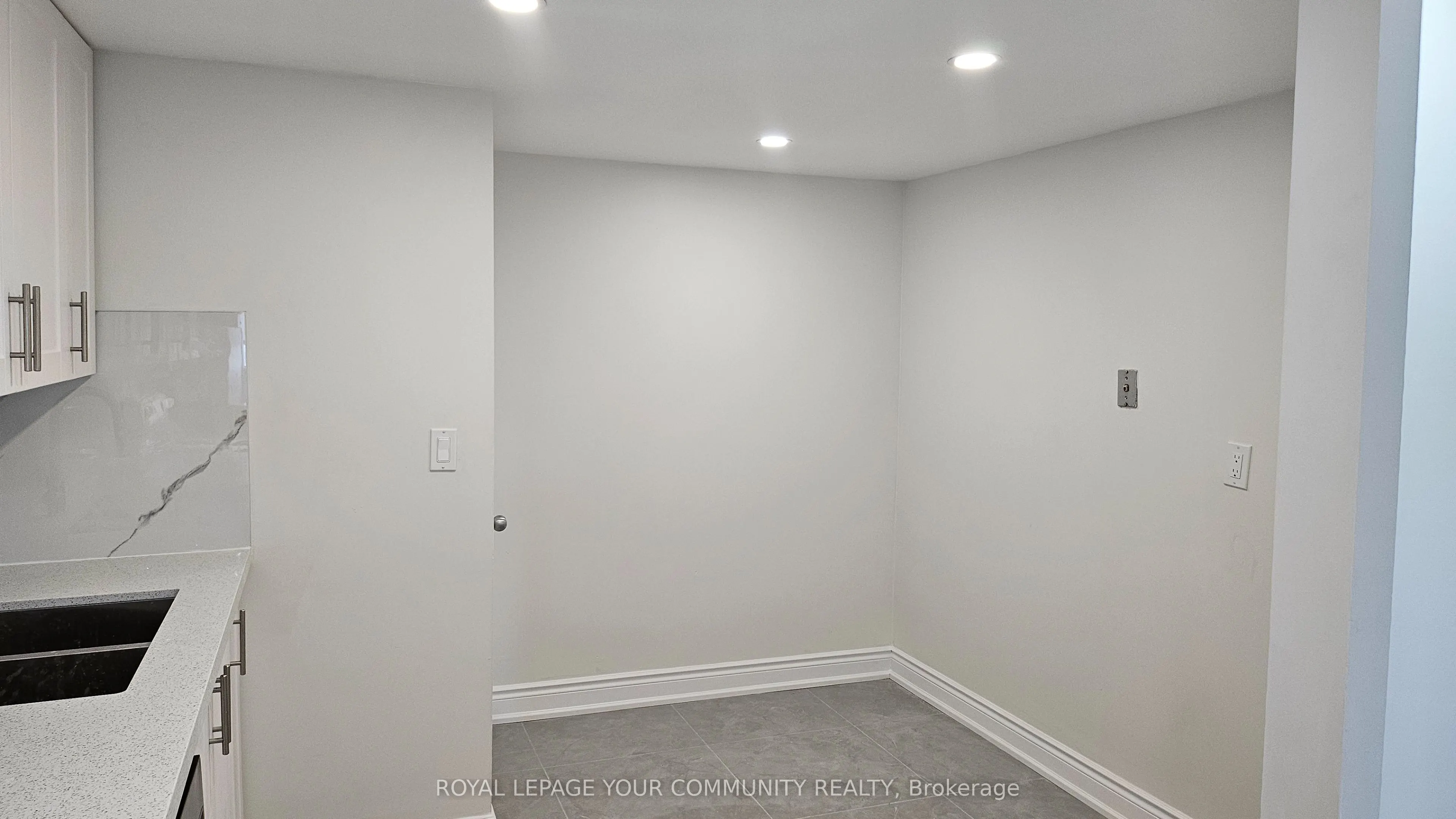 2466 Eglinton Avenue E, #1203