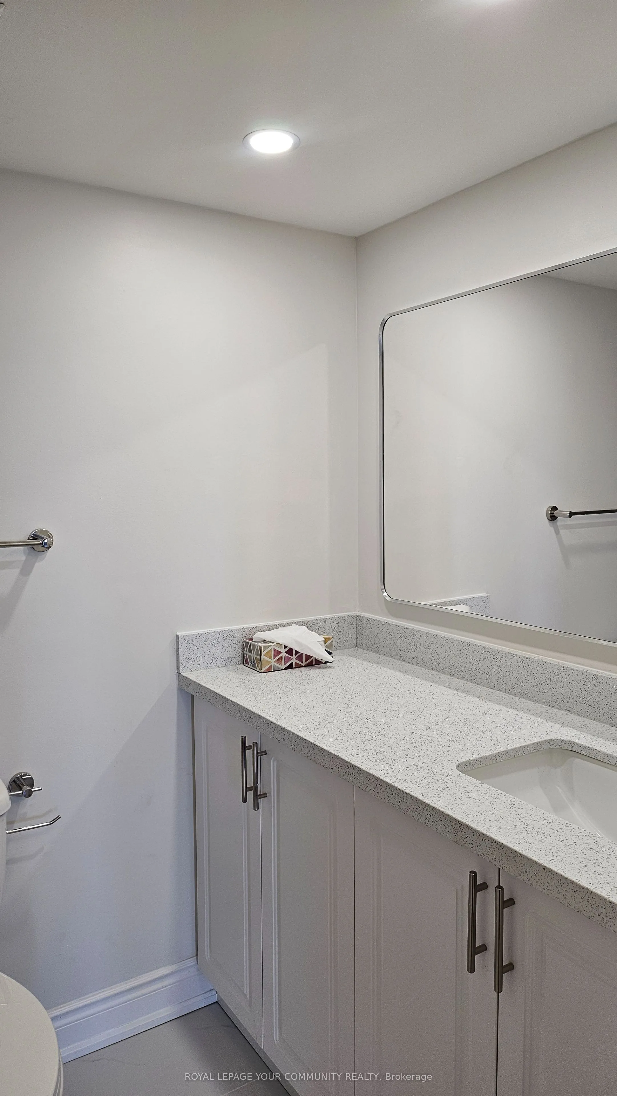 2466 Eglinton Avenue E, #1203