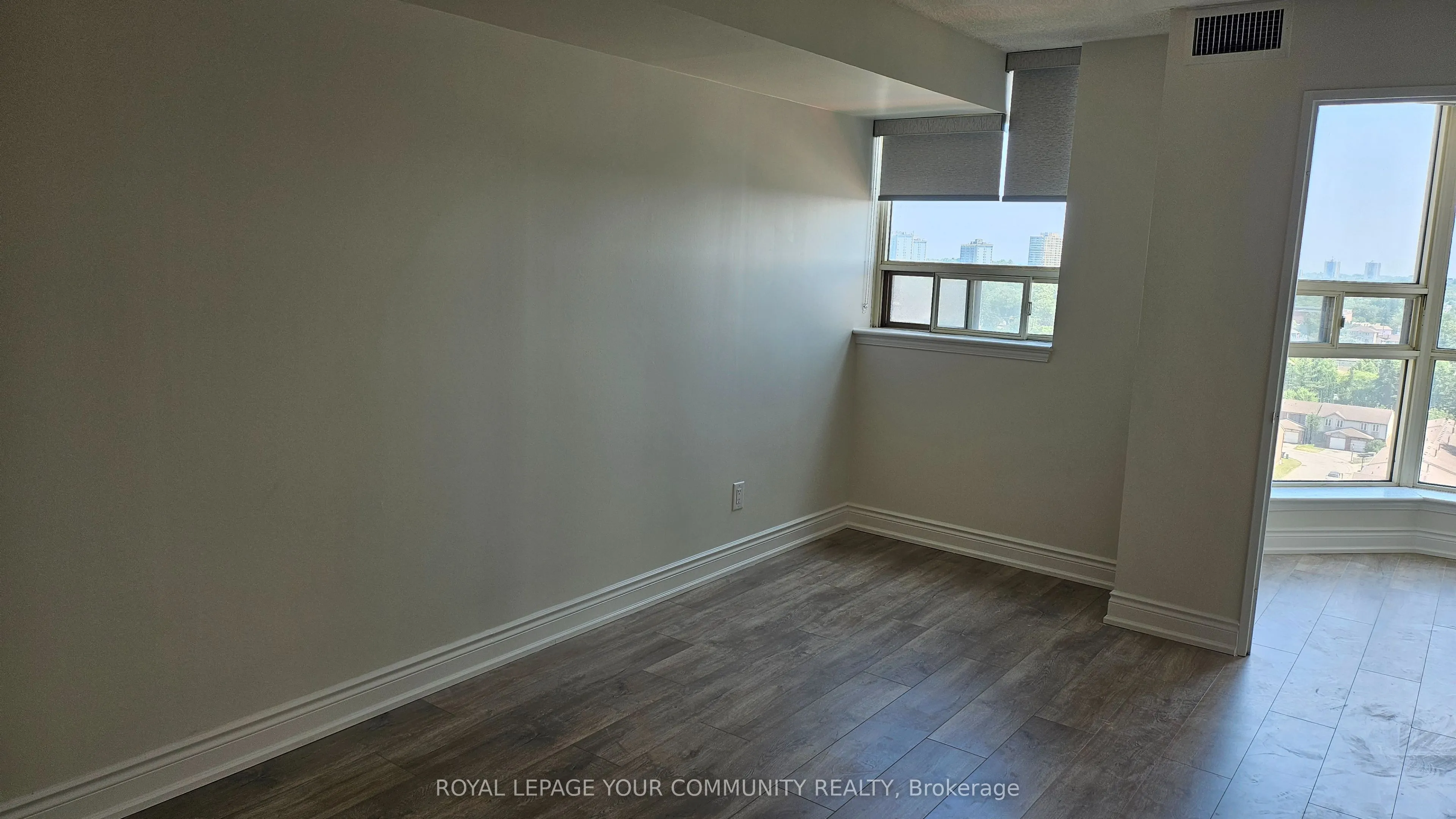 2466 Eglinton Avenue E, #1203