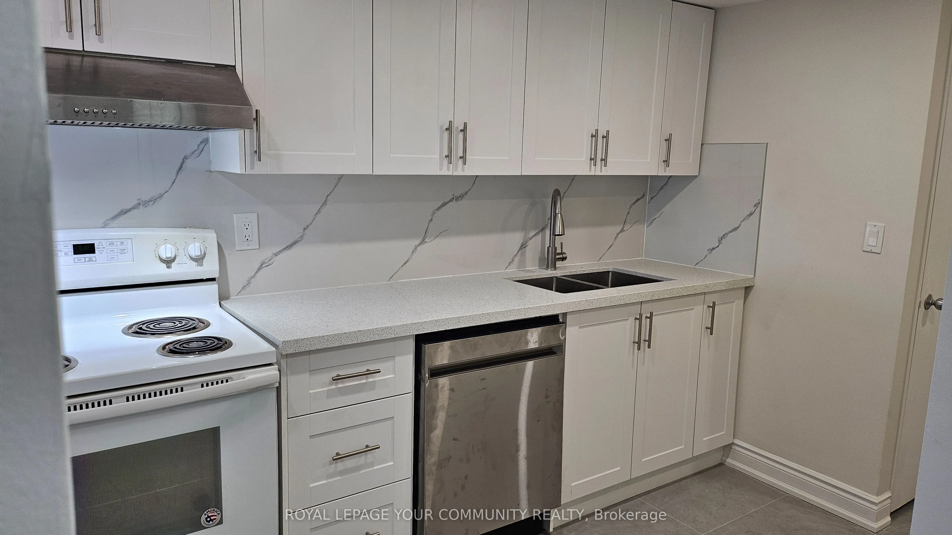 2466 Eglinton Avenue E, #1203