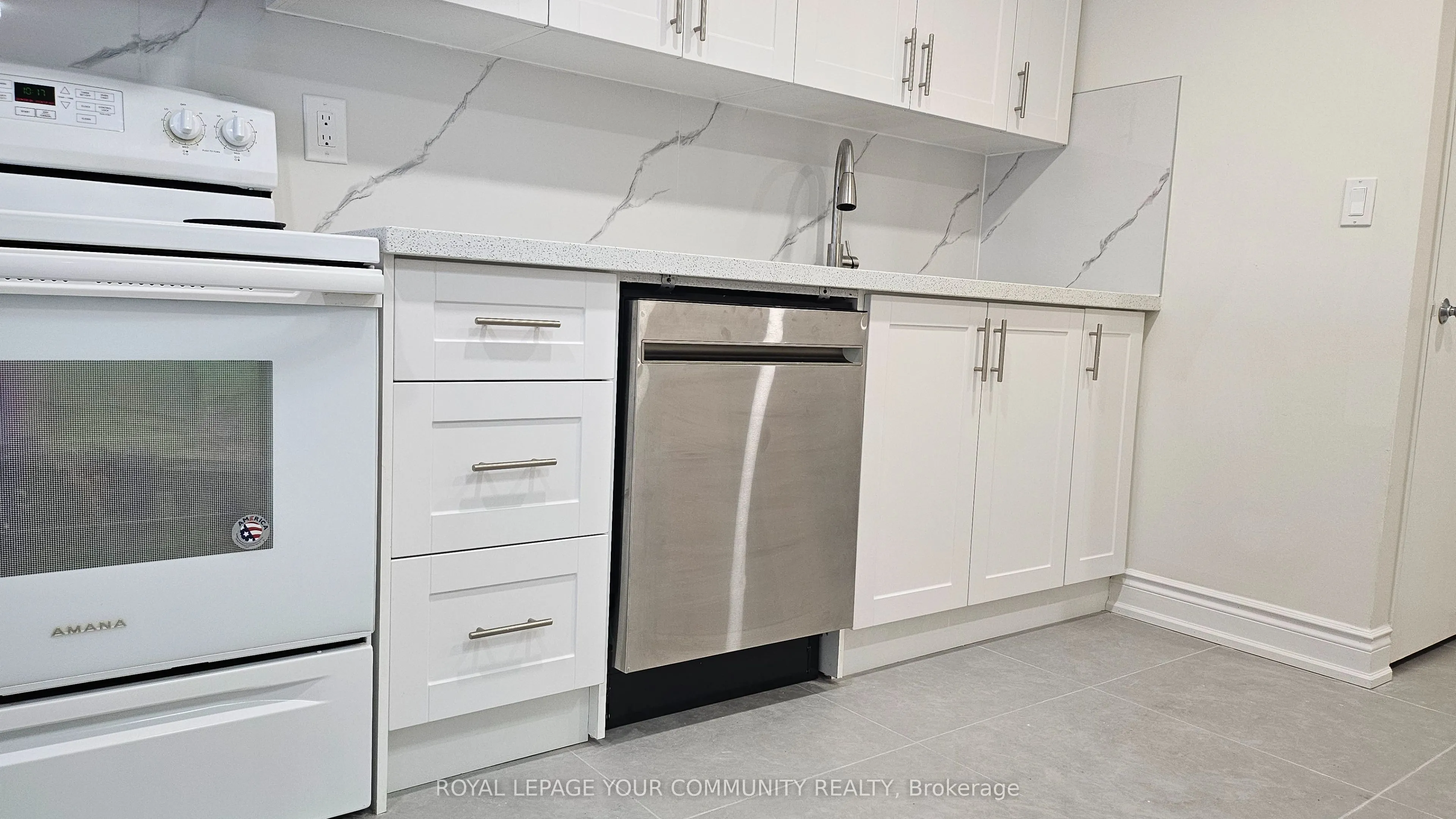 2466 Eglinton Avenue E, #1203