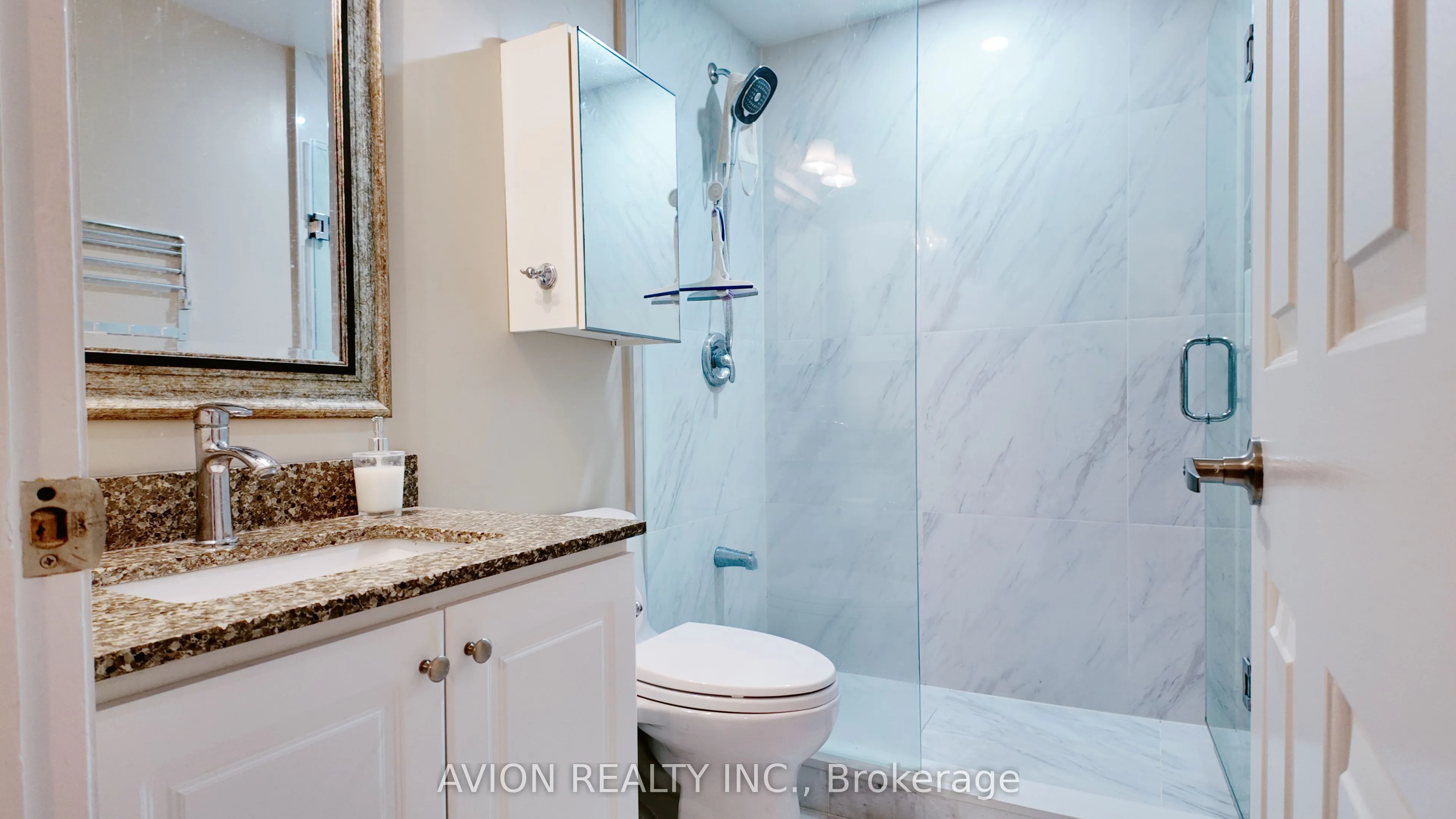 1121 Sandhurst Circle, #18