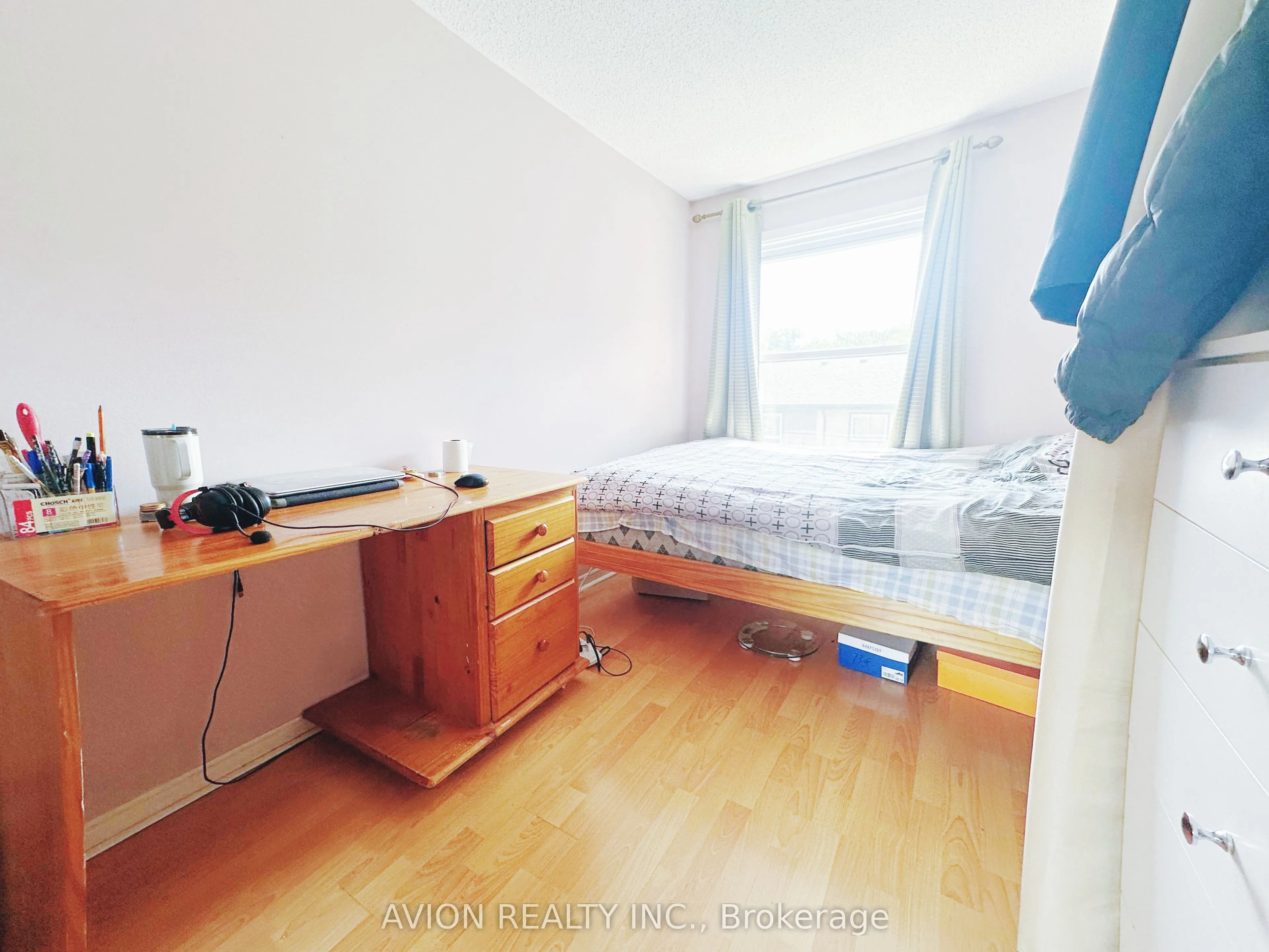 1121 Sandhurst Circle, #18