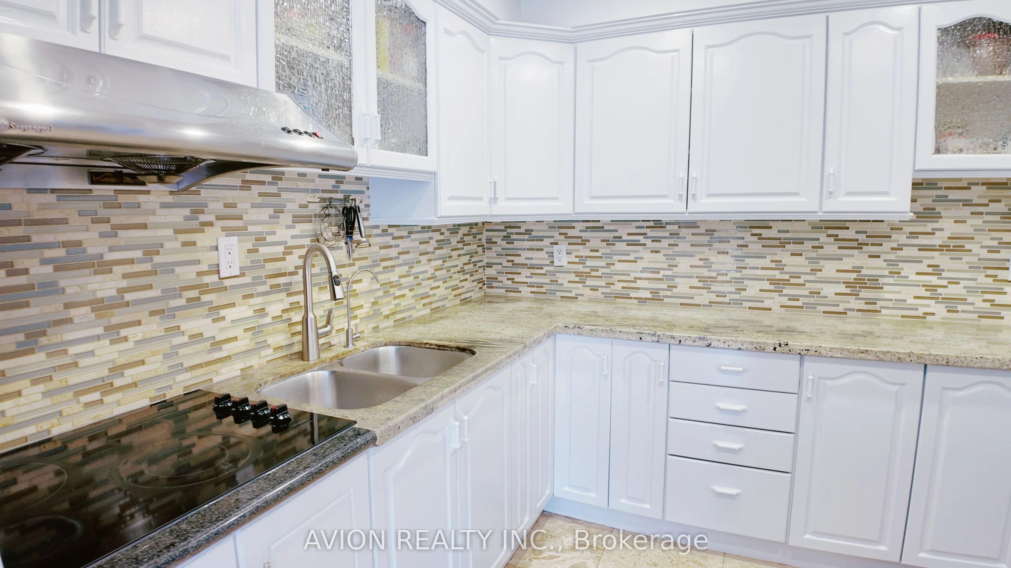 1121 Sandhurst Circle, #18