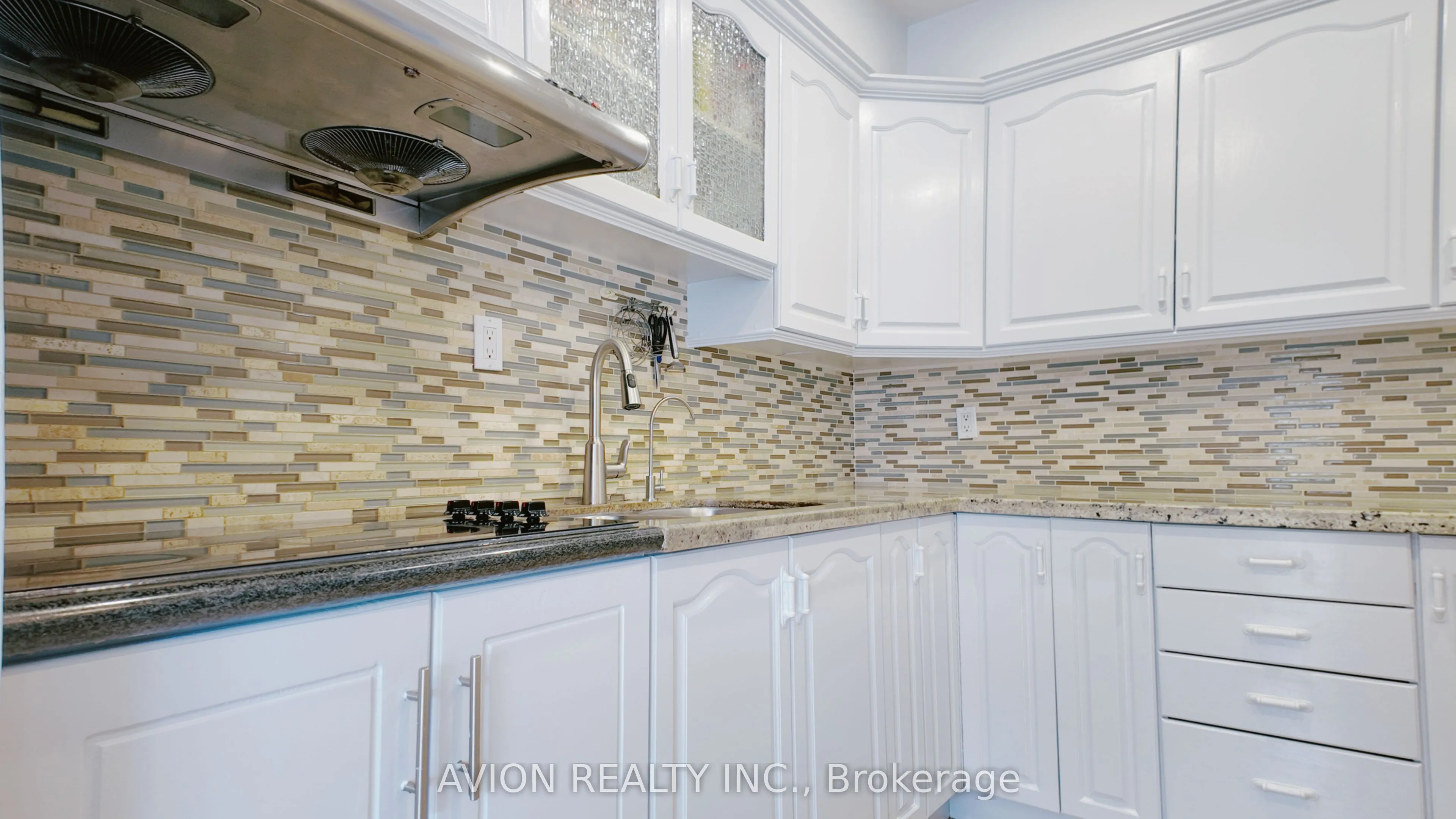 1121 Sandhurst Circle, #18