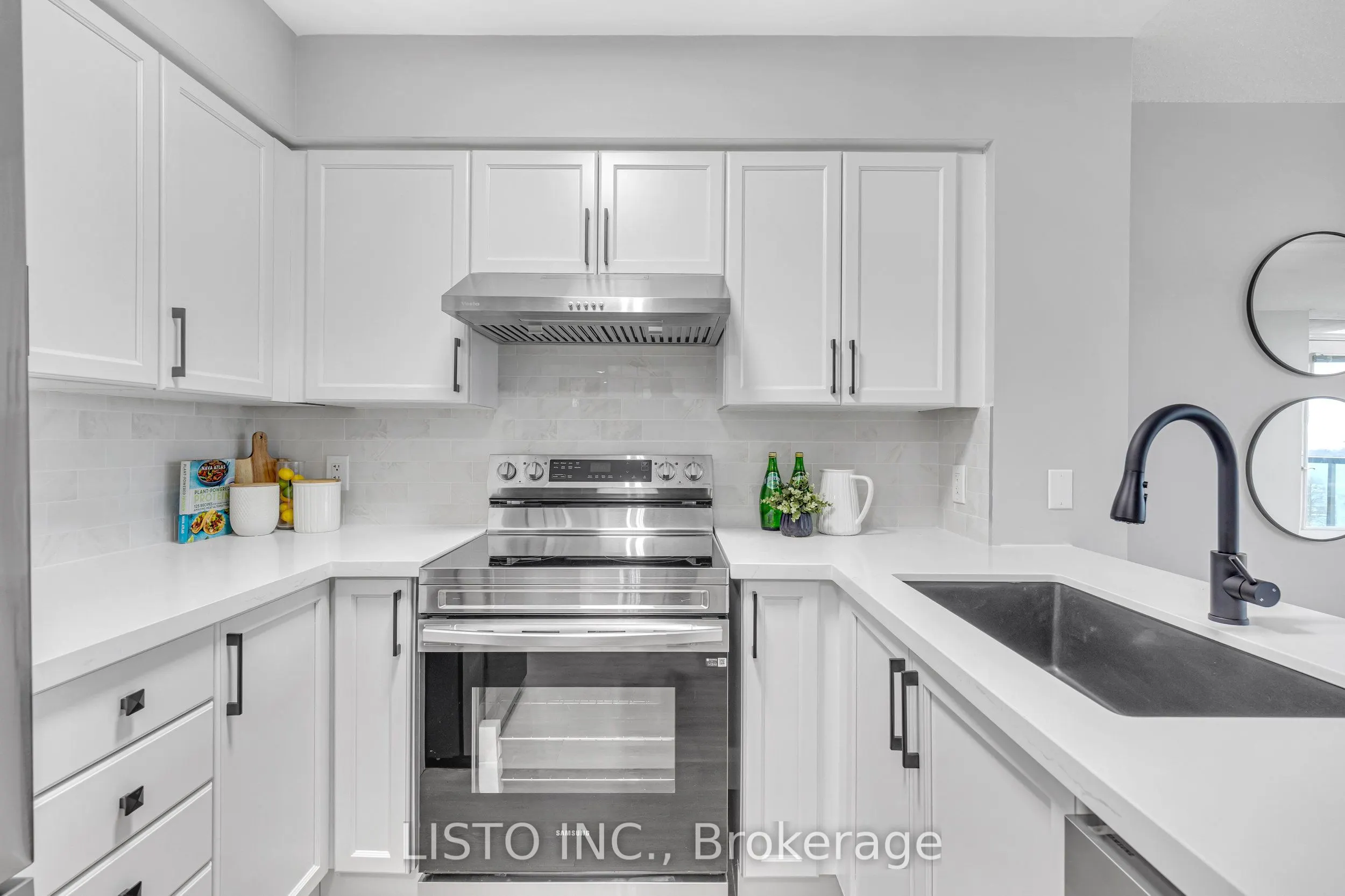 68 Grangeway Avenue, #906