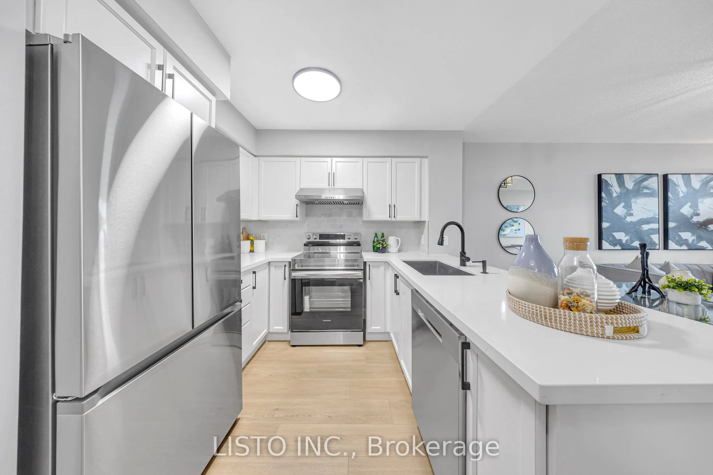 68 Grangeway Avenue, #906