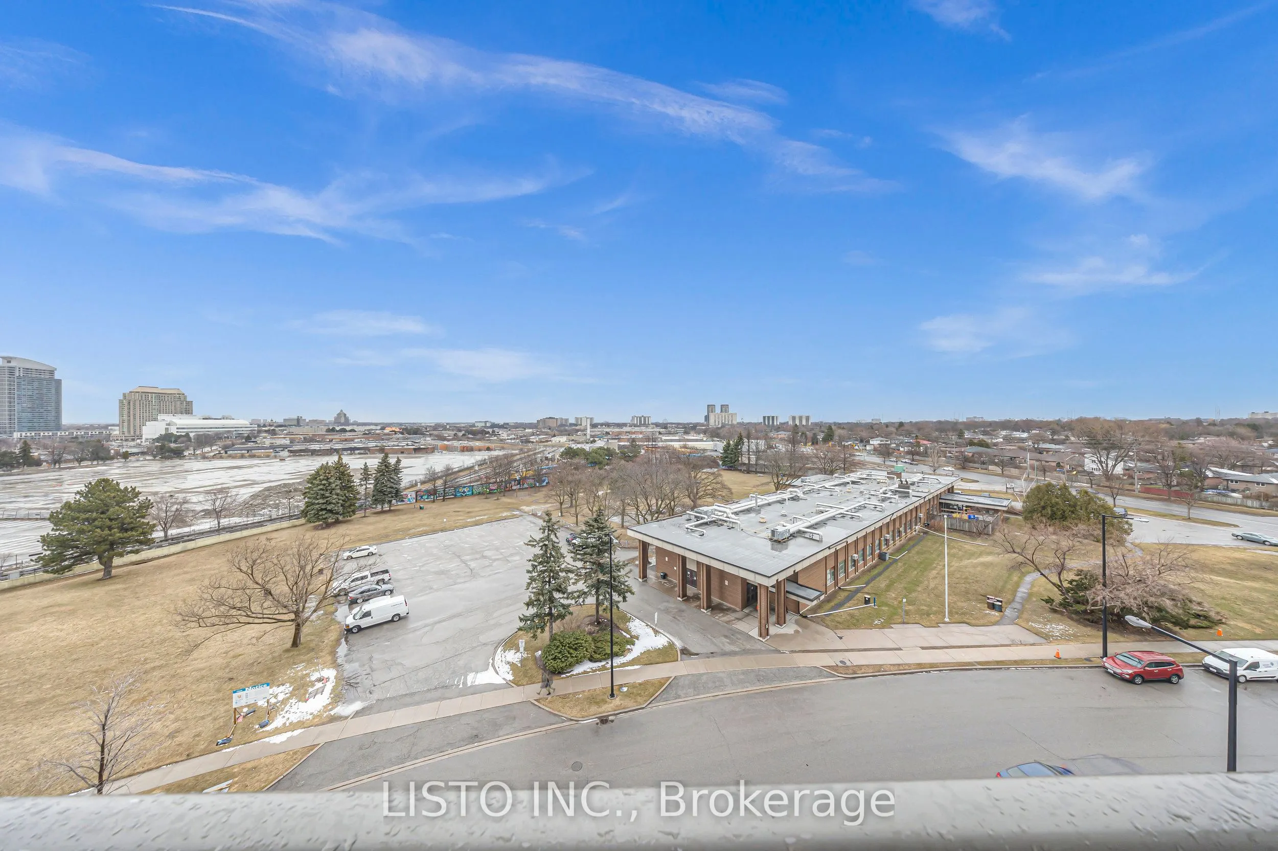 68 Grangeway Avenue, #906