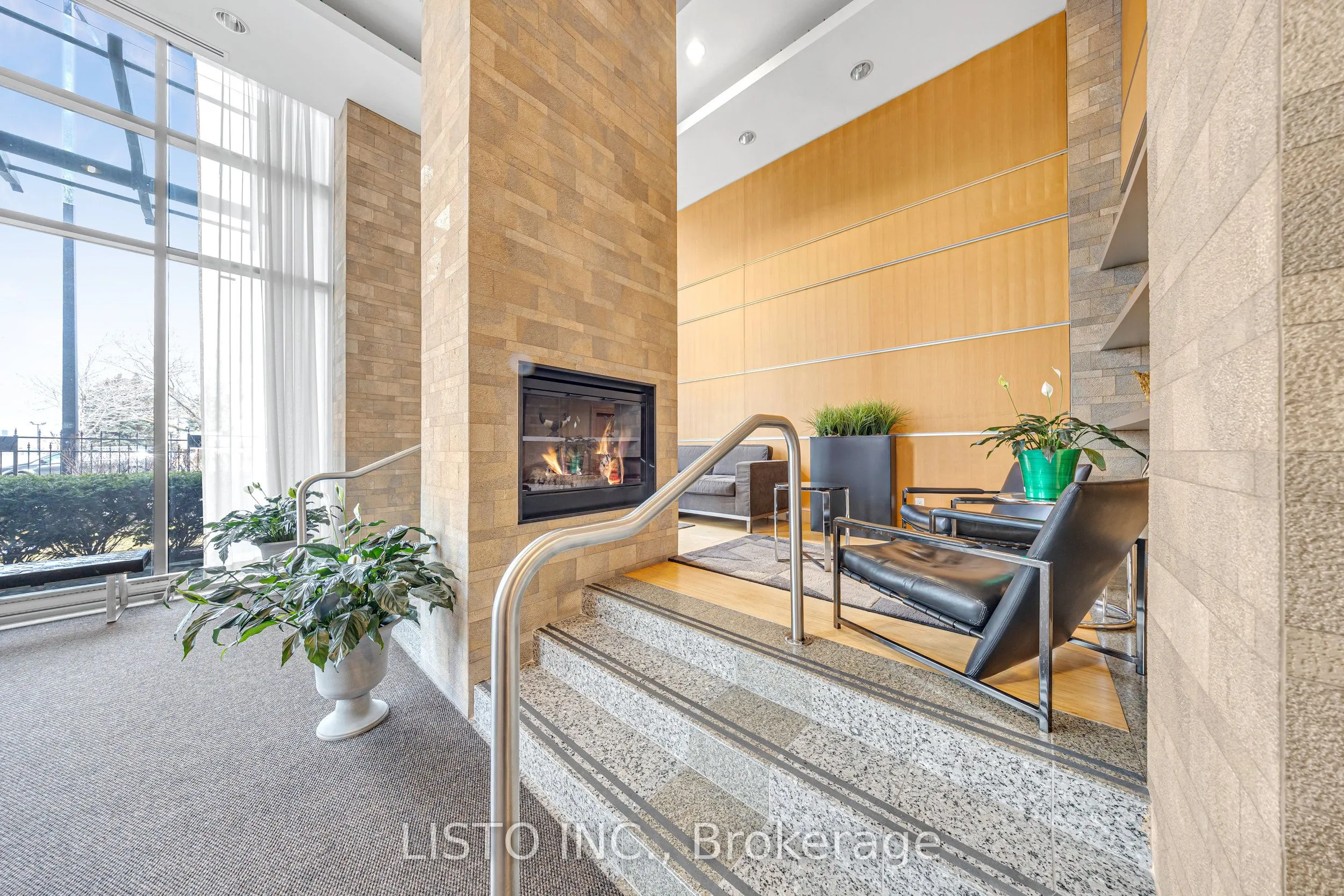 68 Grangeway Avenue, #906