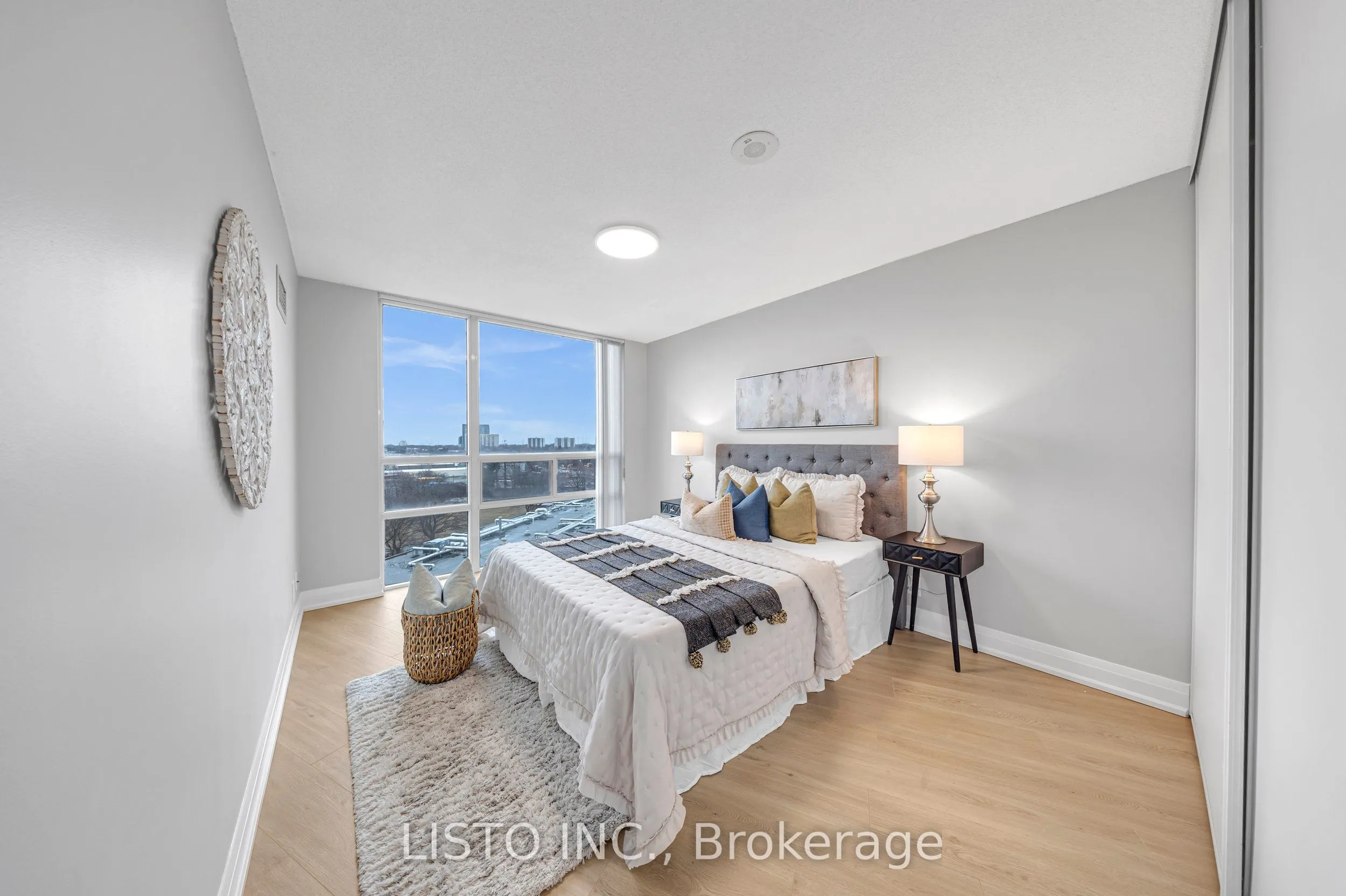68 Grangeway Avenue, #906