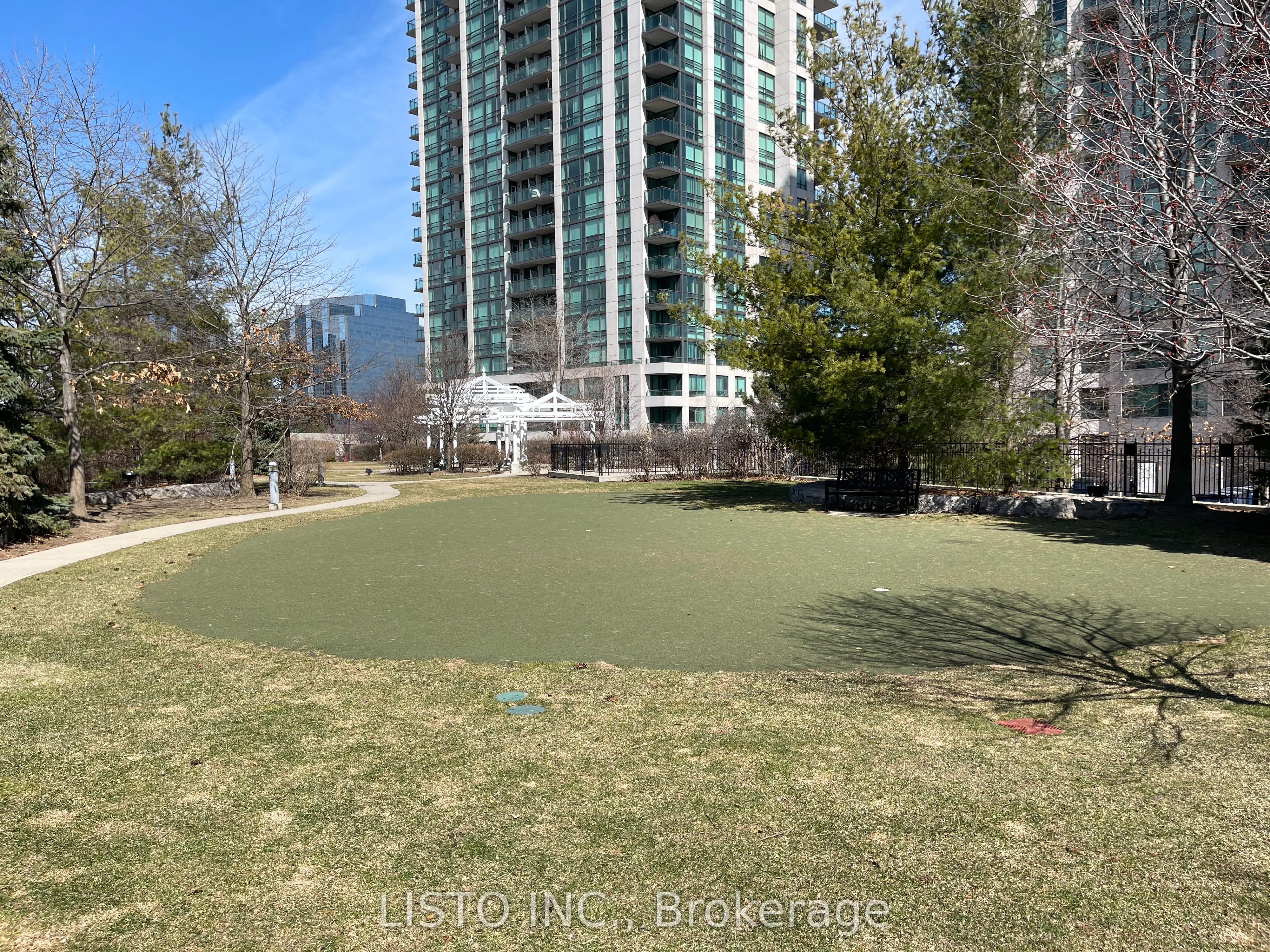 68 Grangeway Avenue, #906