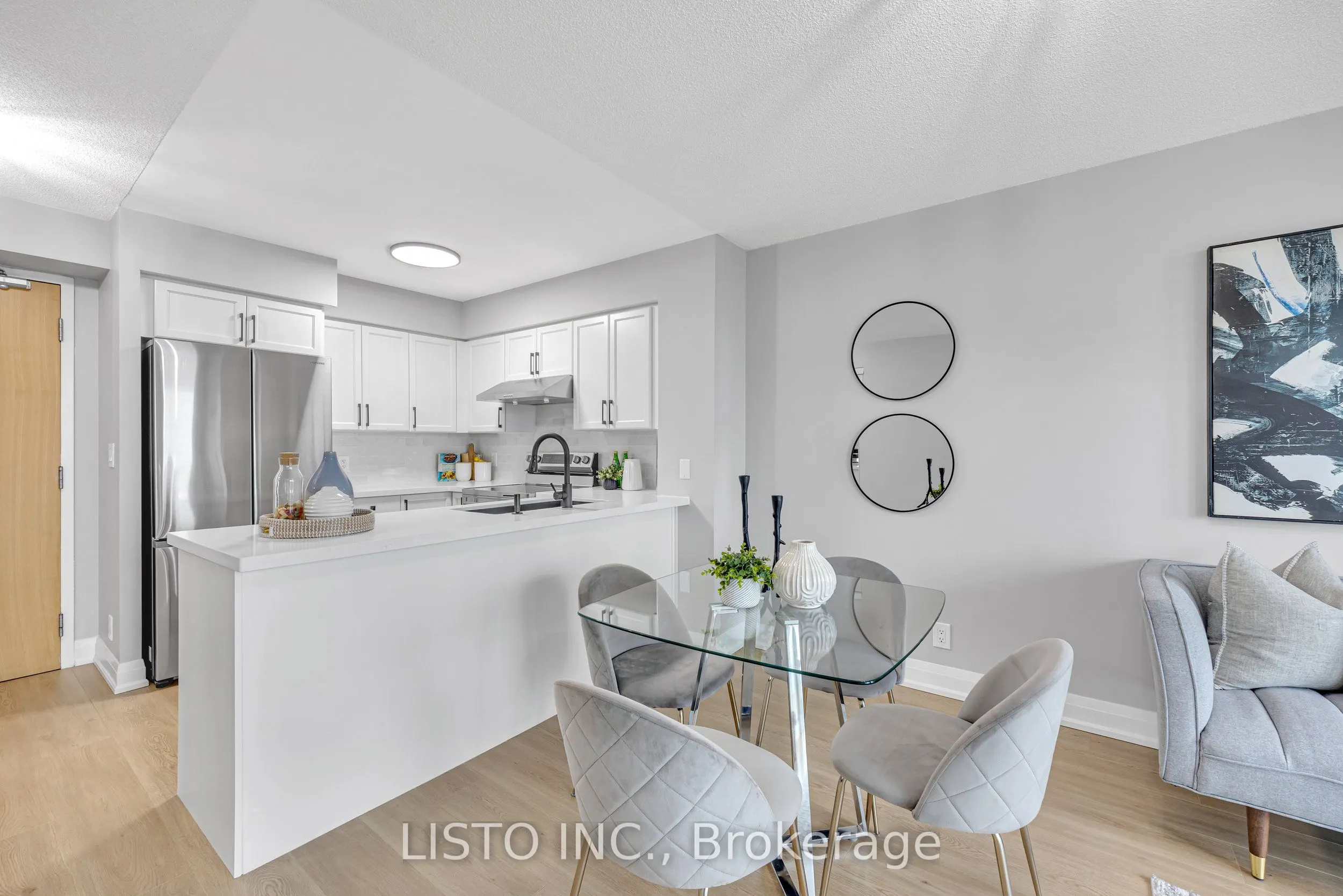 68 Grangeway Avenue, #906