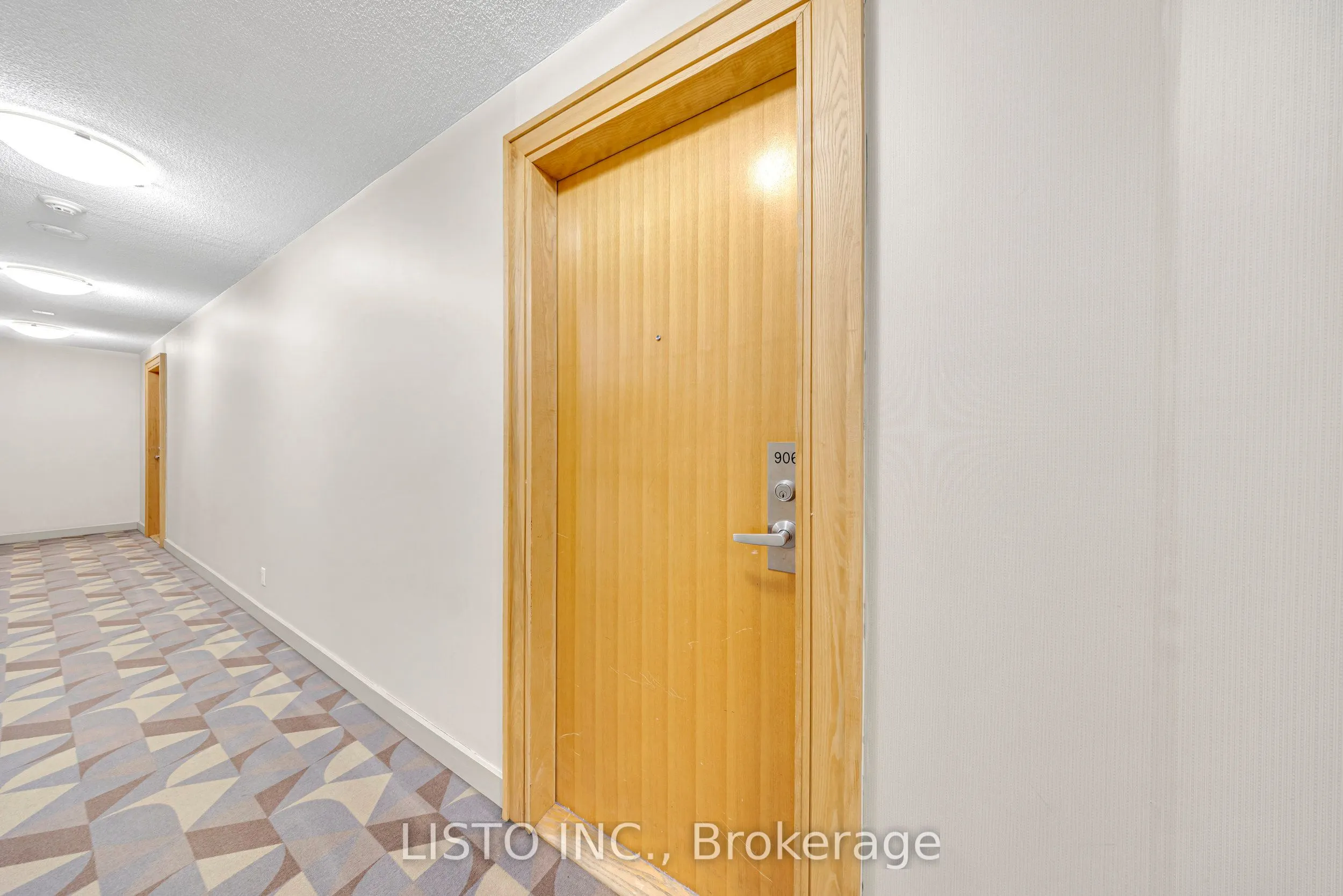 68 Grangeway Avenue, #906