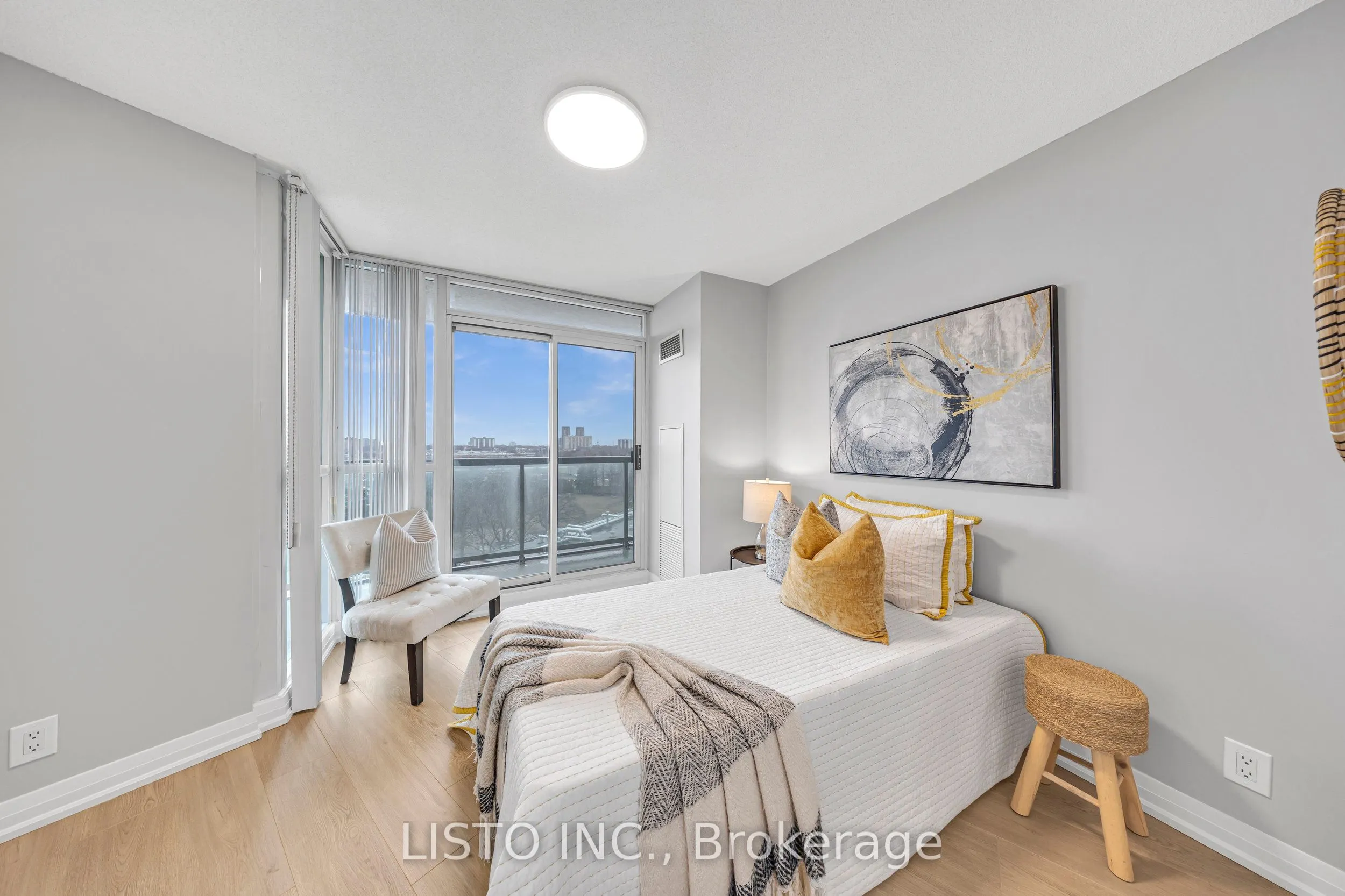 68 Grangeway Avenue, #906