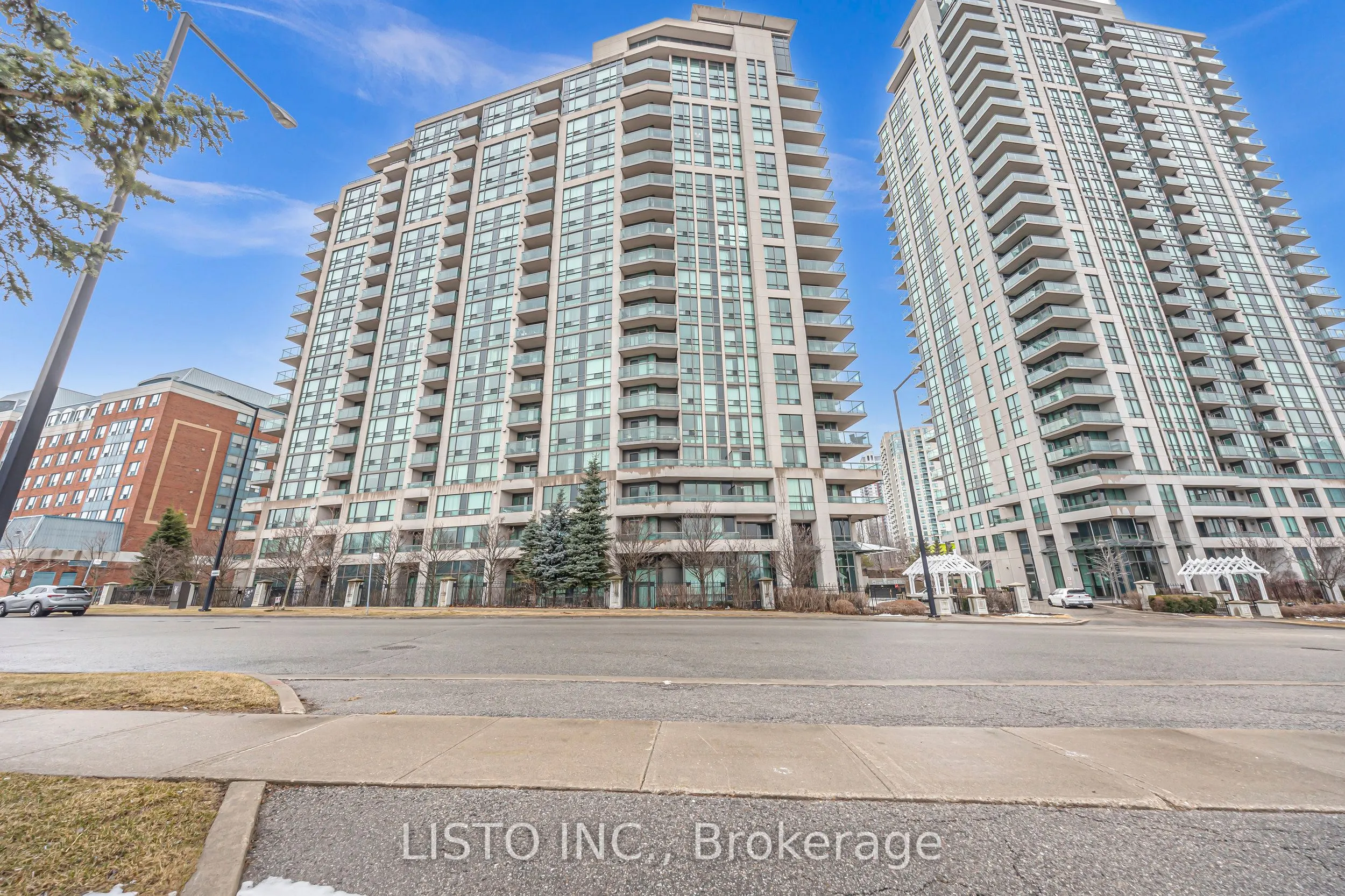 68 Grangeway Avenue, #906