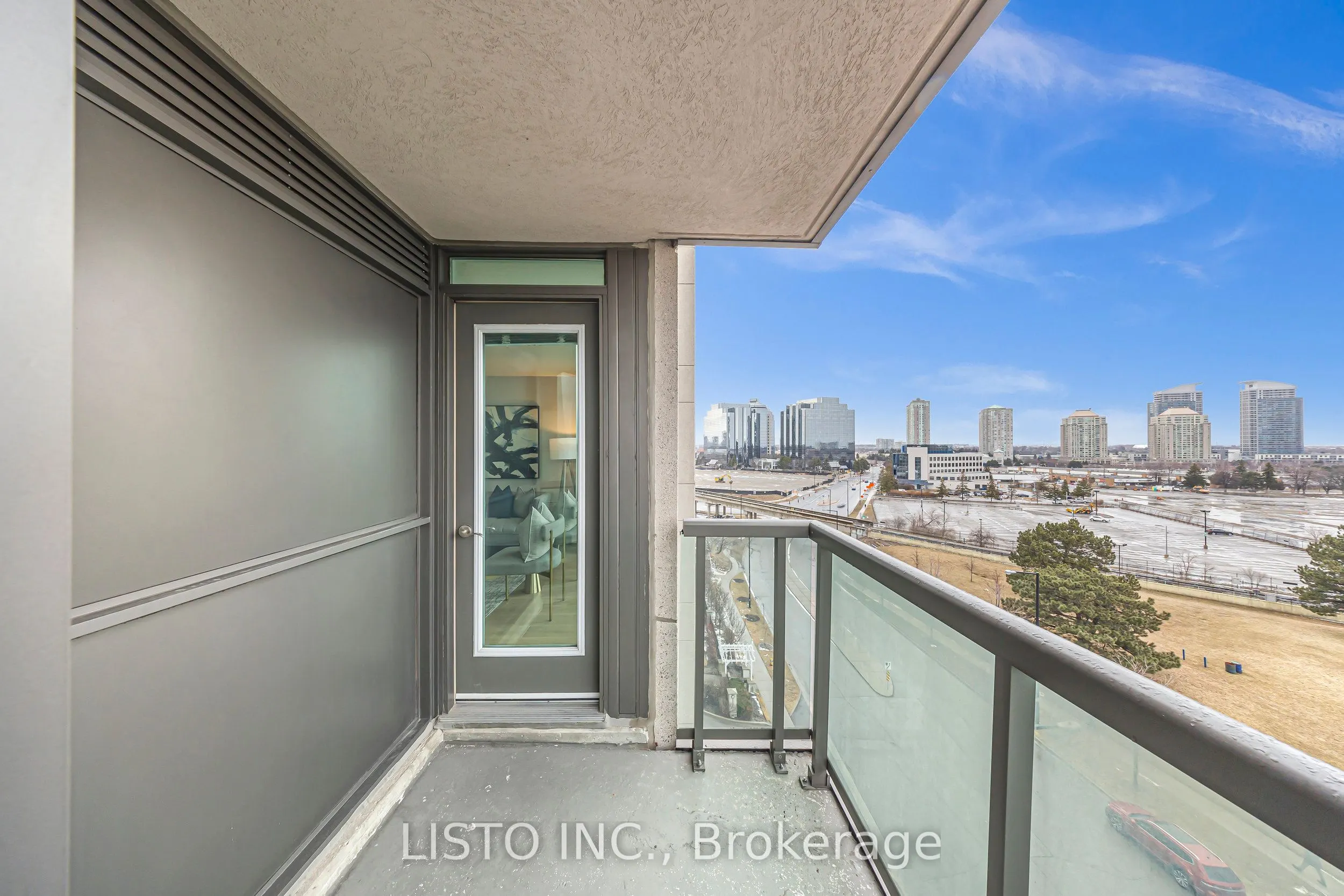 68 Grangeway Avenue, #906