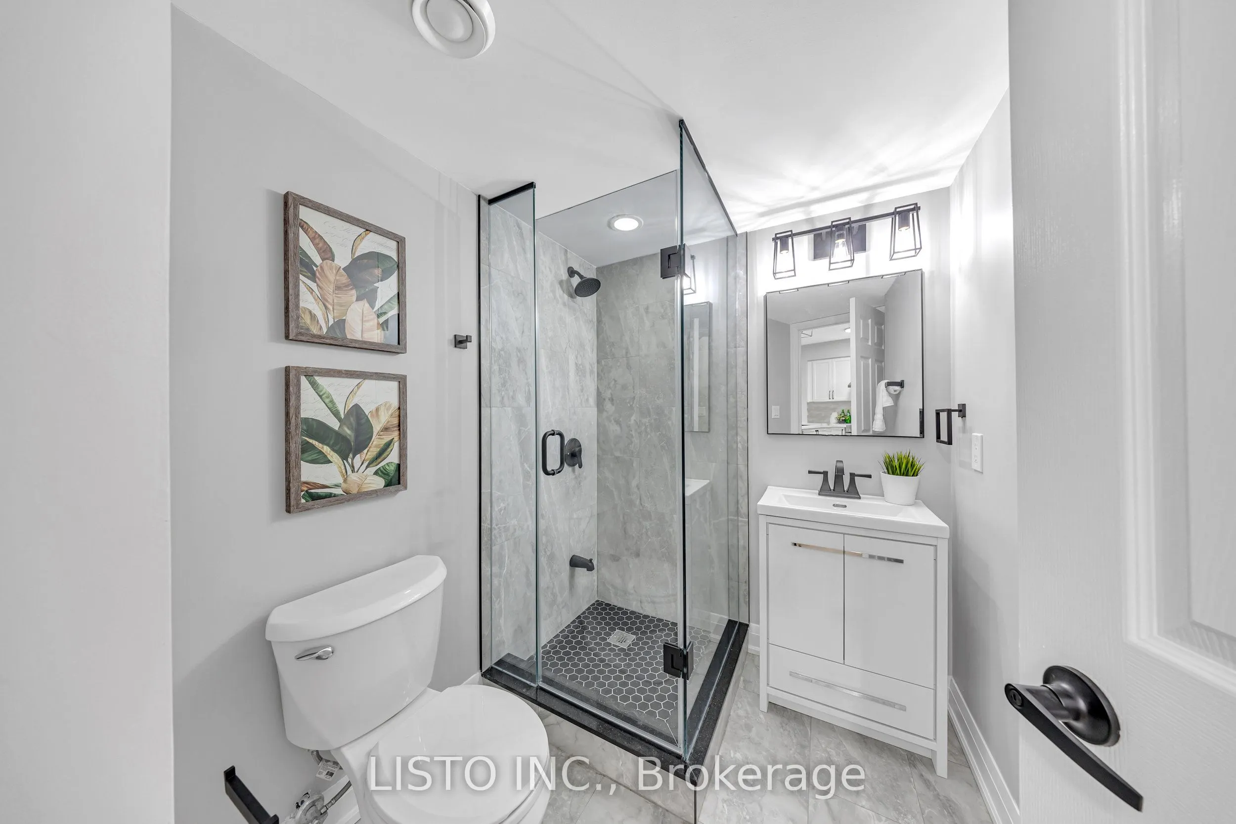 68 Grangeway Avenue, #906