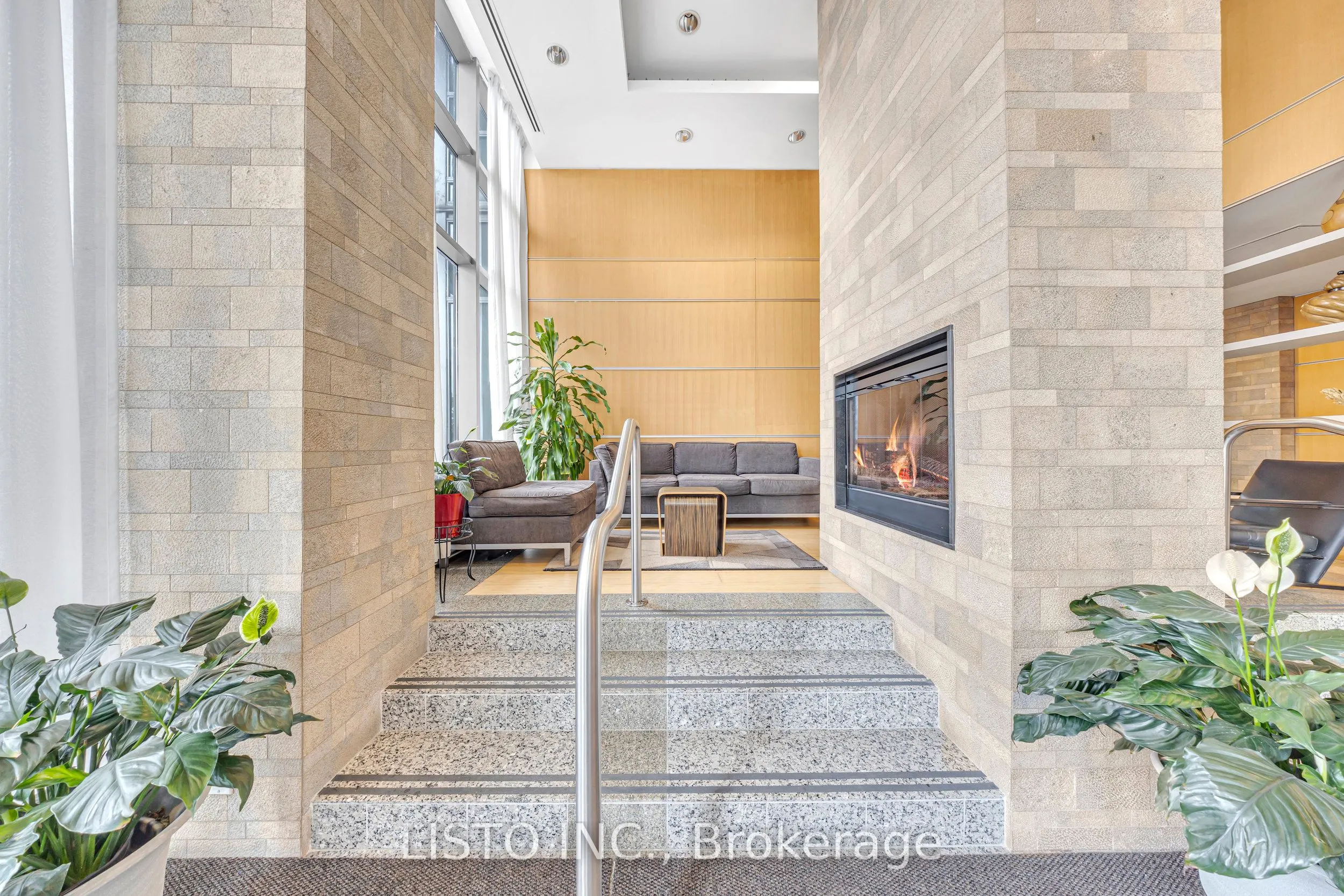 68 Grangeway Avenue, #906