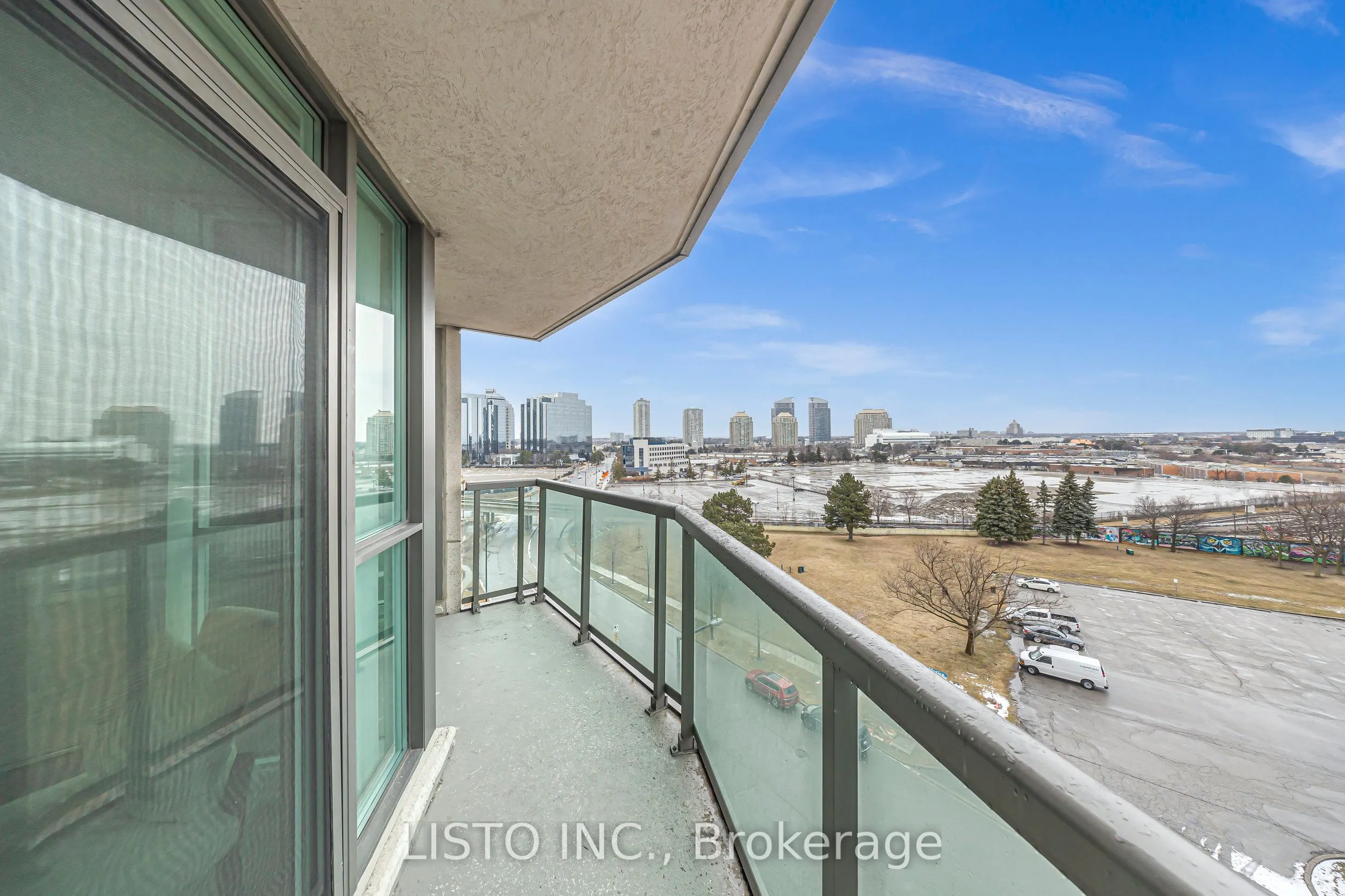 68 Grangeway Avenue, #906