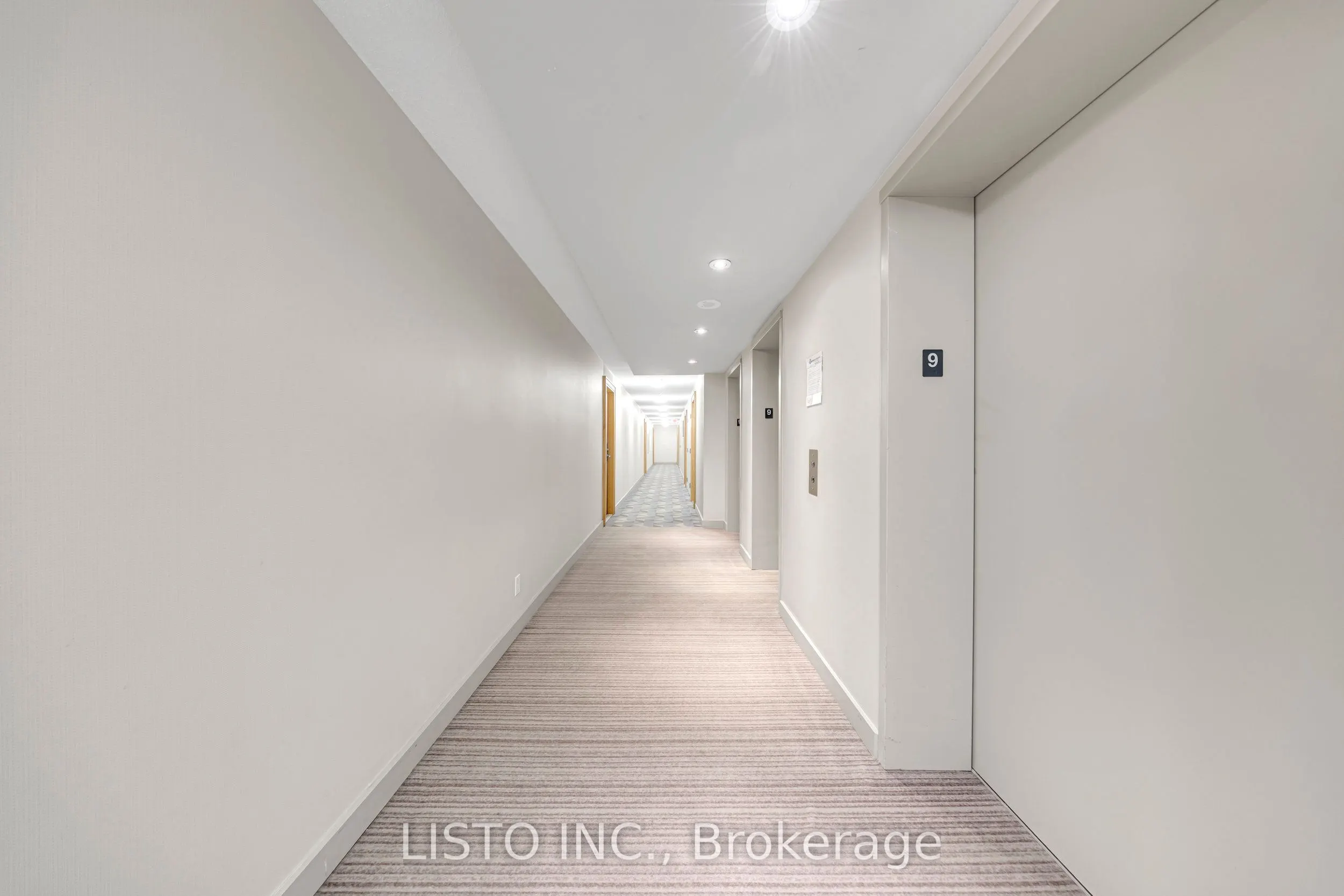 68 Grangeway Avenue, #906