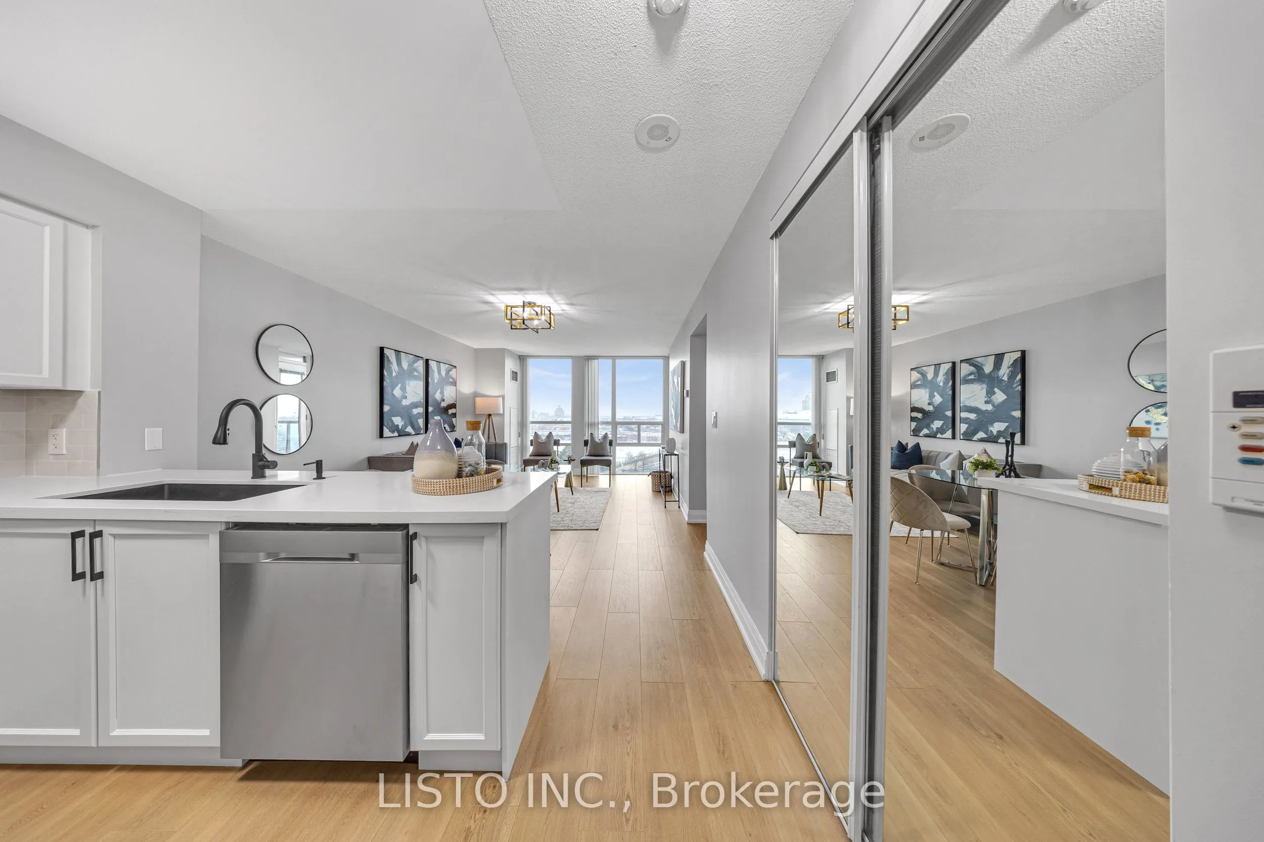 68 Grangeway Avenue, #906