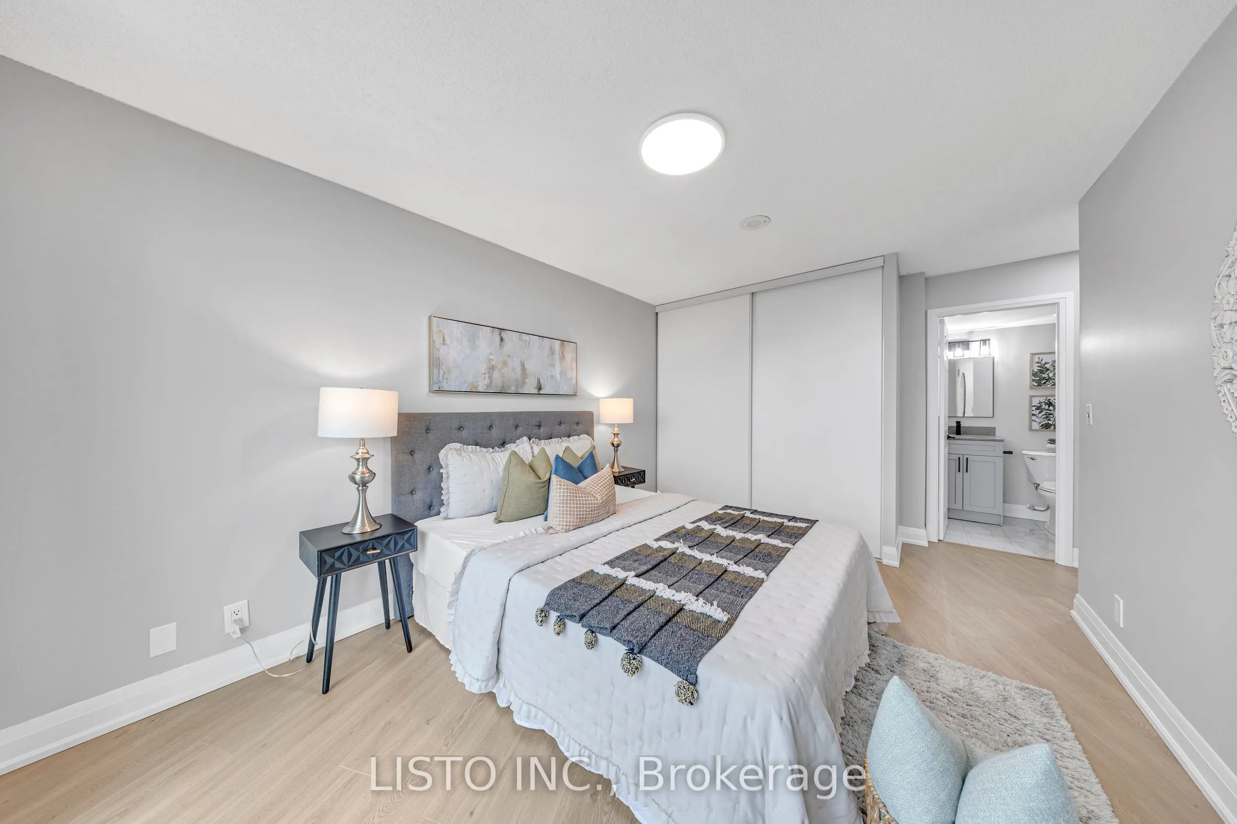 68 Grangeway Avenue, #906