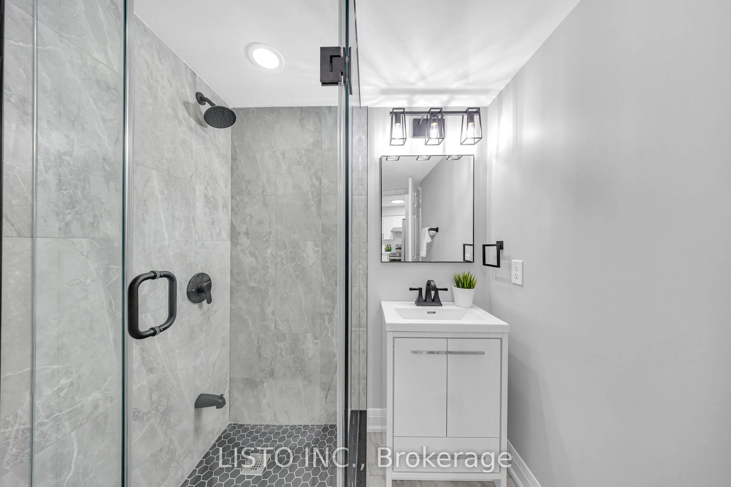 68 Grangeway Avenue, #906