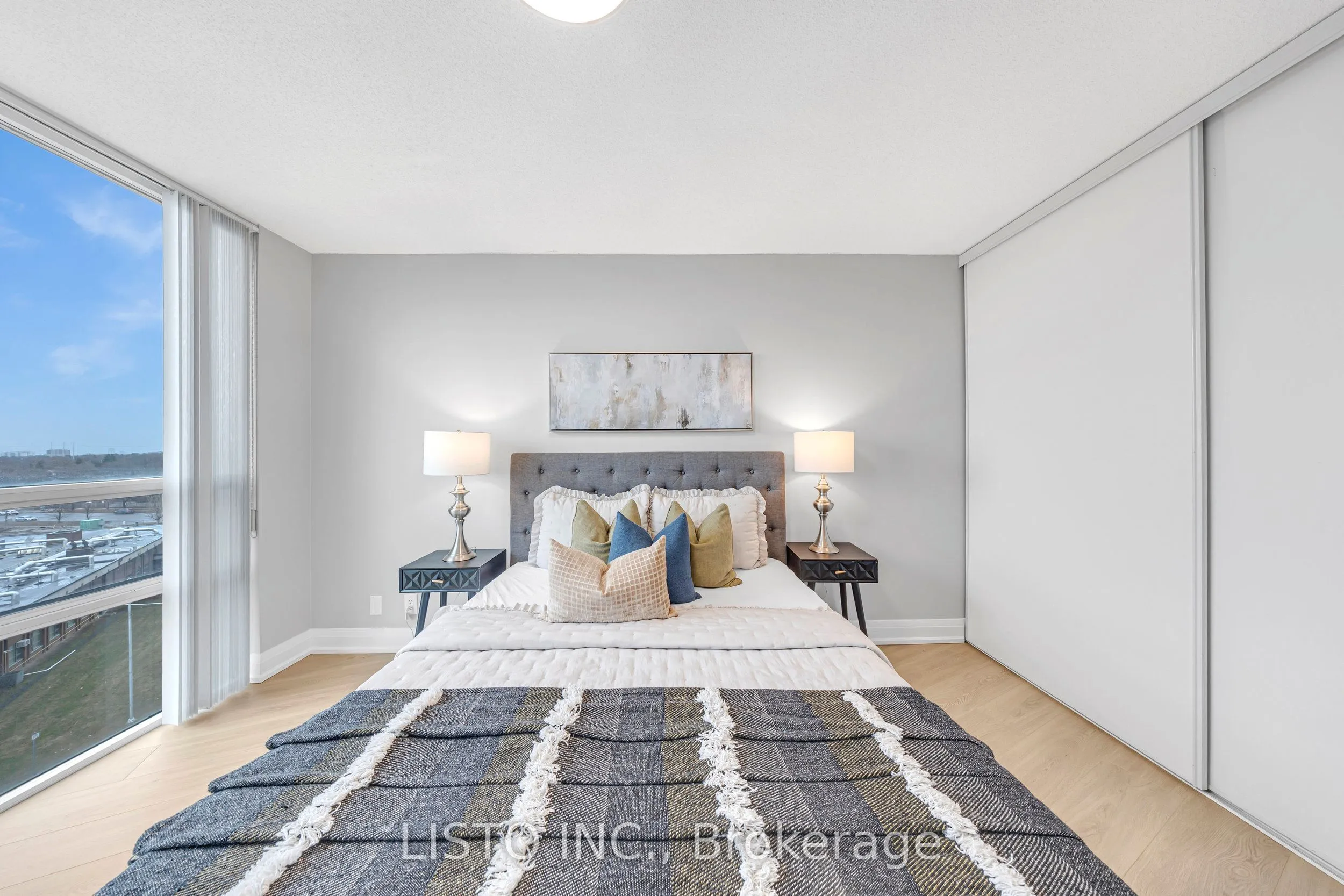 68 Grangeway Avenue, #906