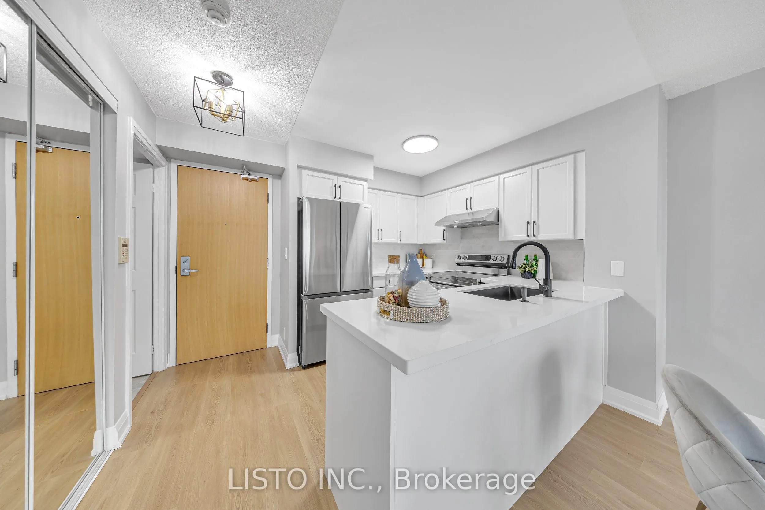 68 Grangeway Avenue, #906