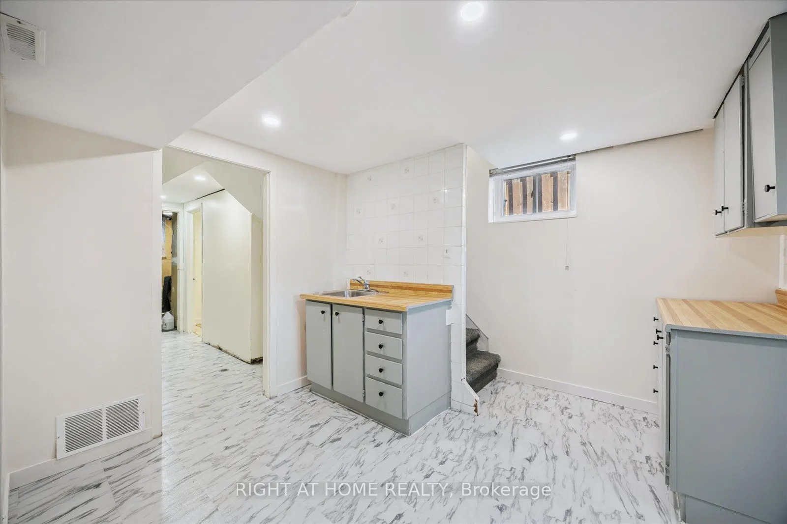 1328 Scugog Avenue