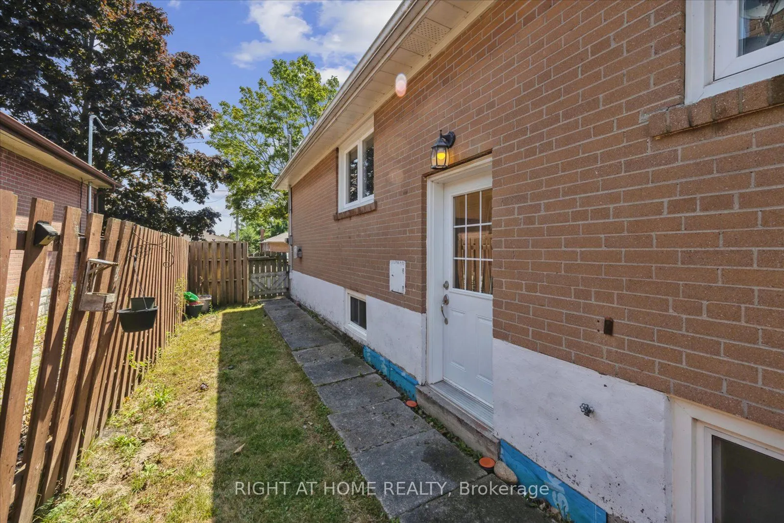 1328 Scugog Avenue