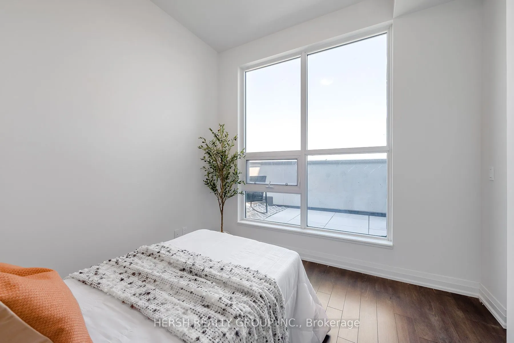 10 Meadowglen Place, #PH1