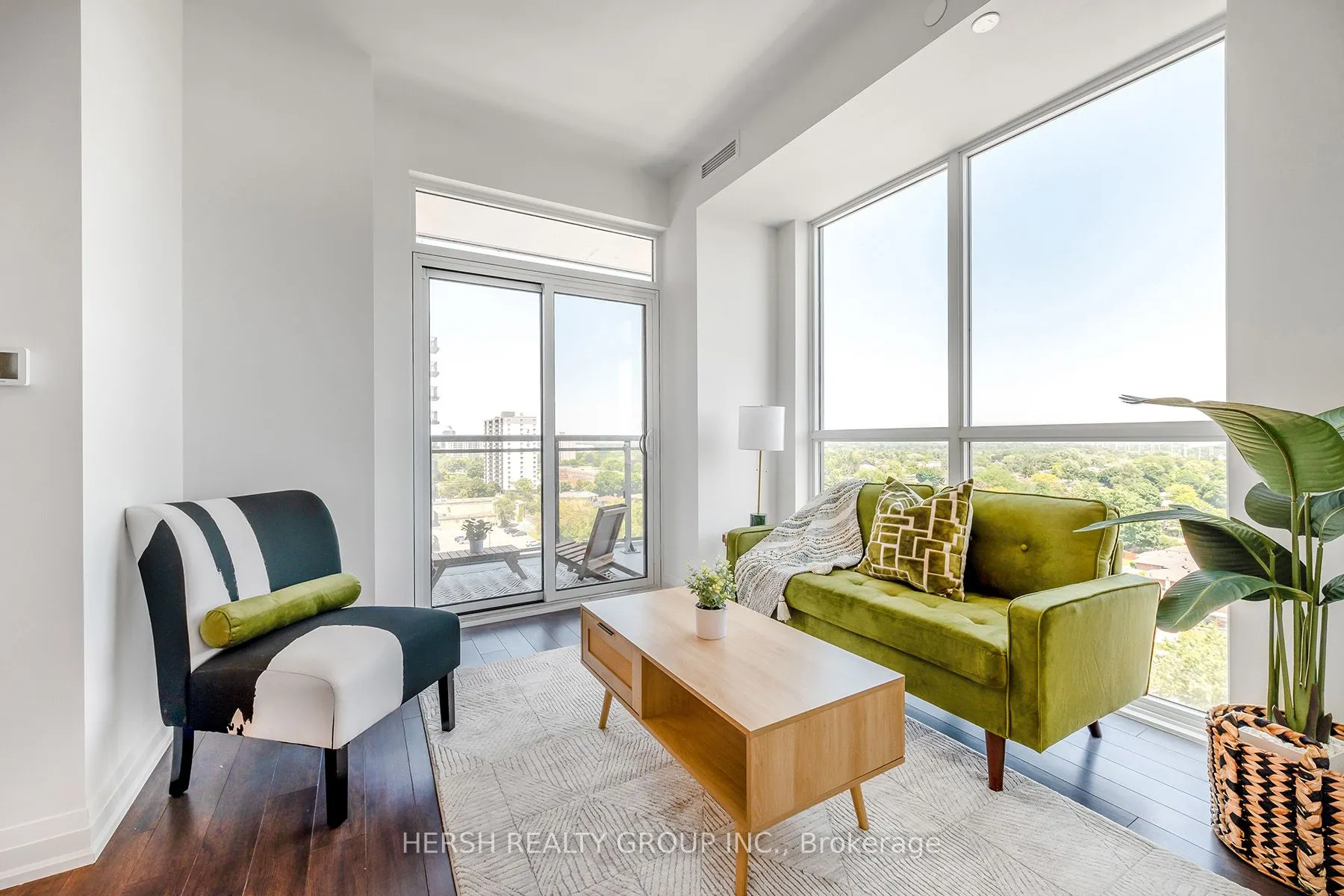 10 Meadowglen Place, #206