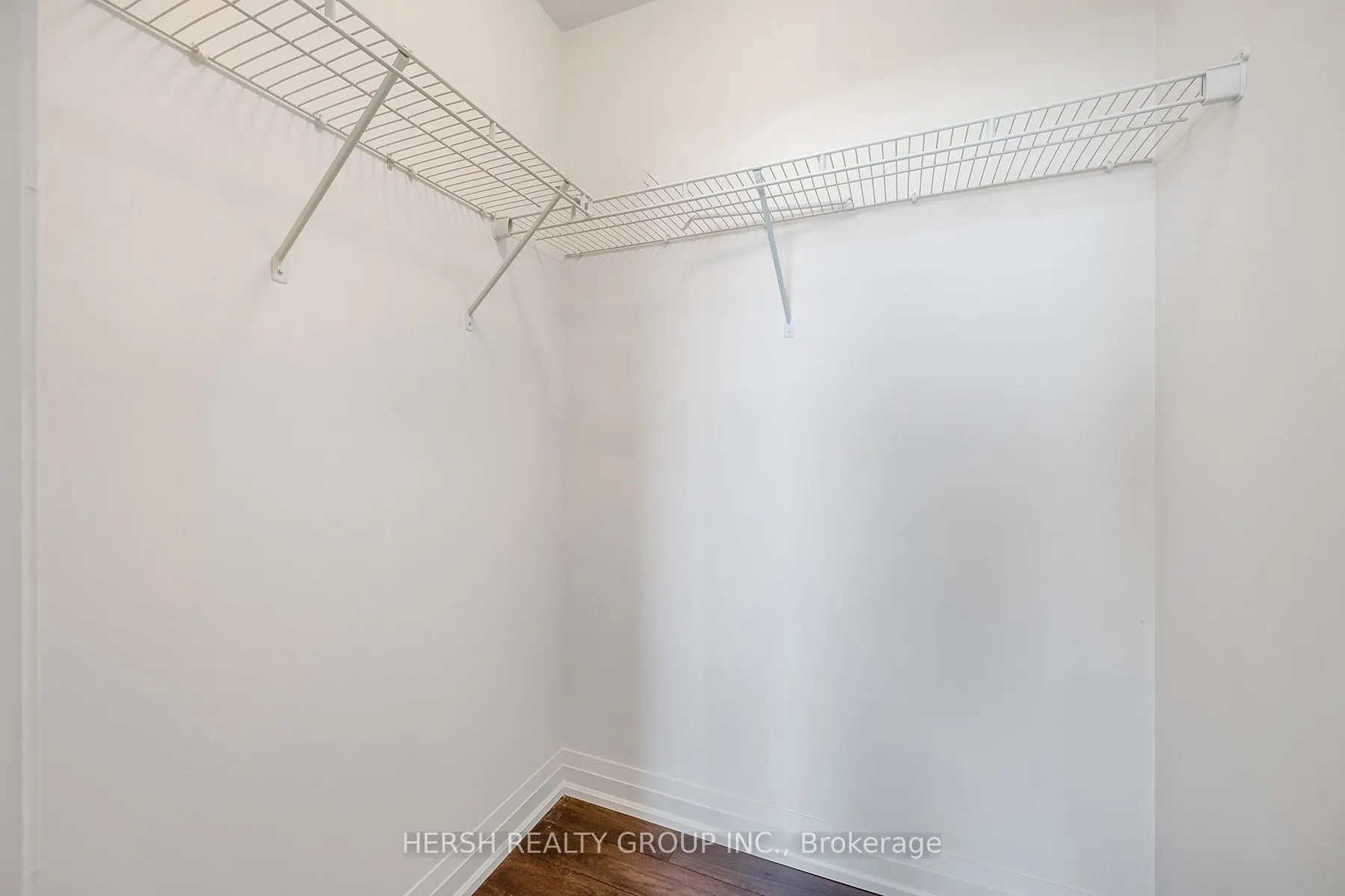 10 Meadowglen Place, #206