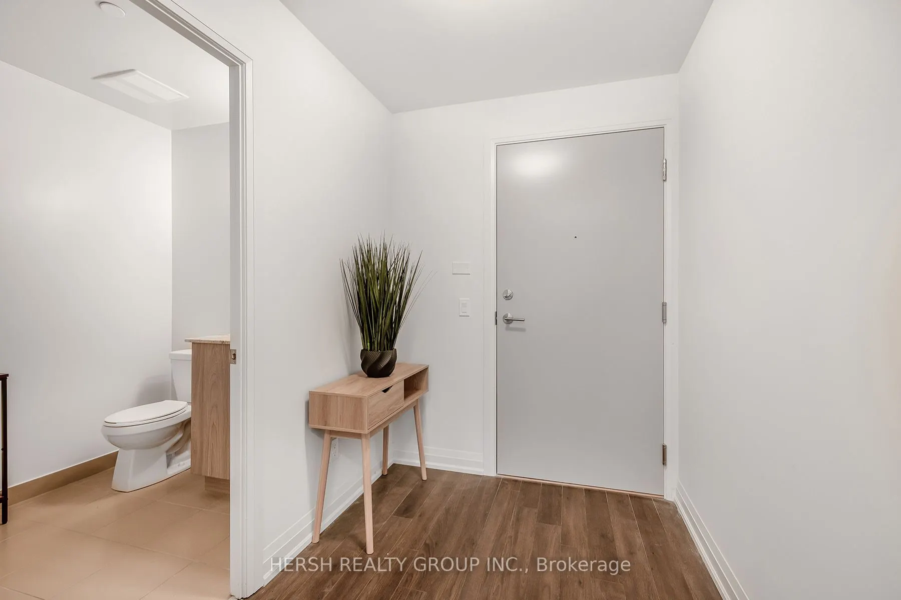10 Meadowglen Place, #206