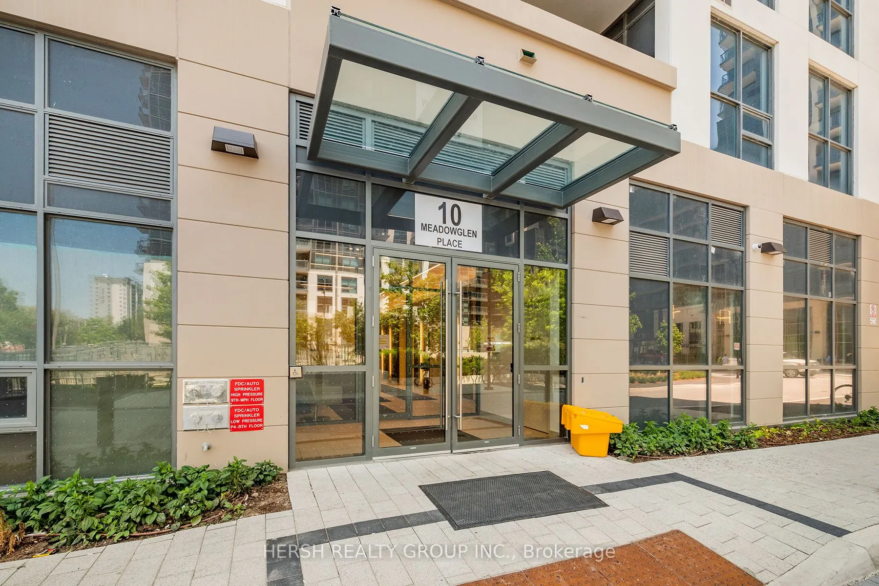 10 Meadowglen Place, #206