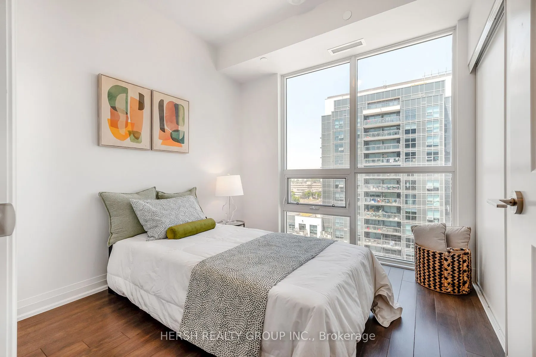 10 Meadowglen Place, #206