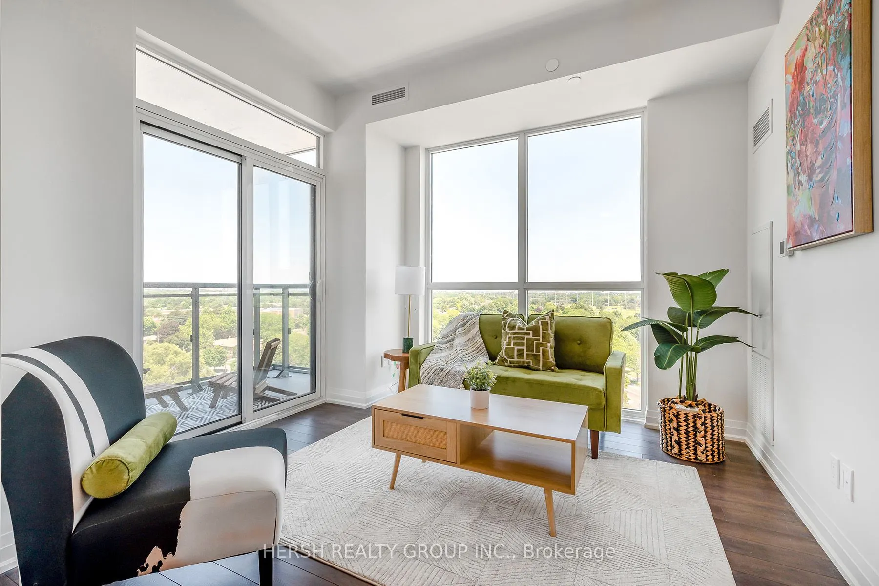 10 Meadowglen Place, #206