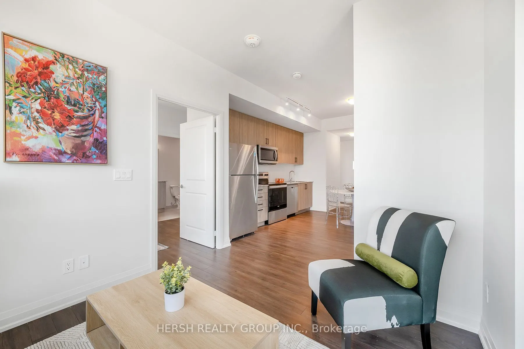 10 Meadowglen Place, #206