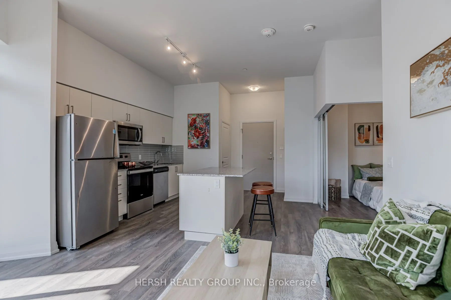10 Meadowglen Place, #106