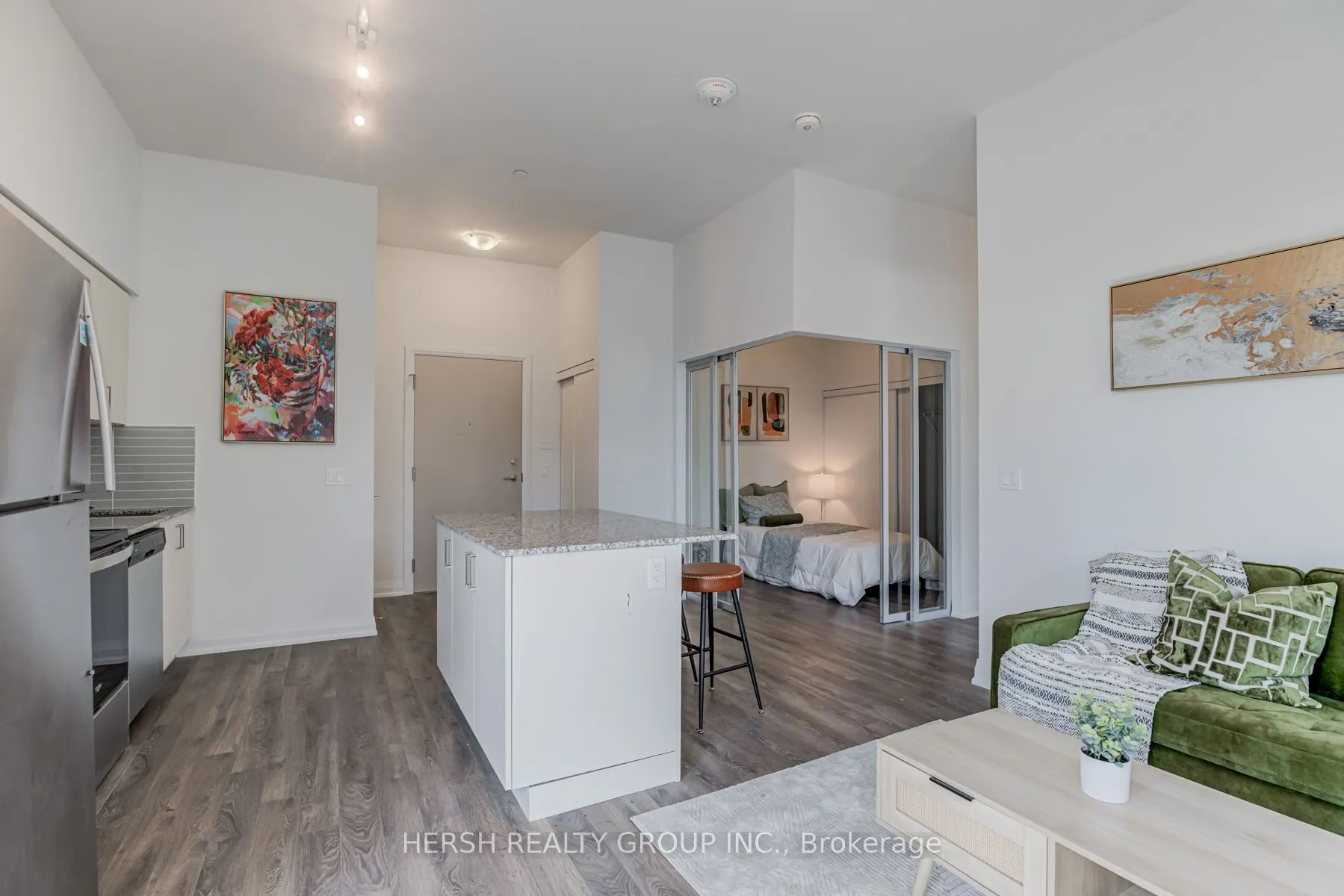 10 Meadowglen Place, #106